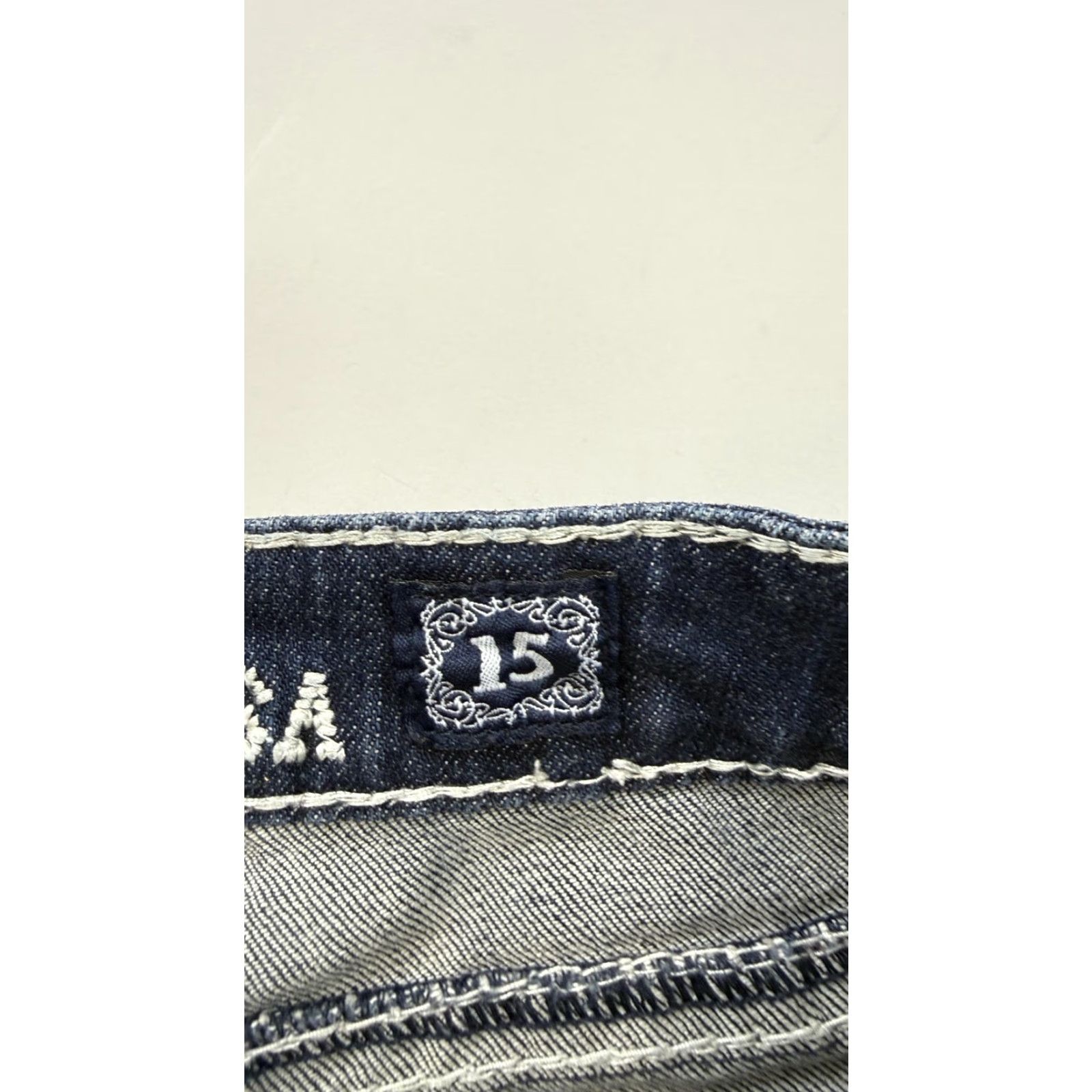 Denime LA Idol Jeans Juniors 15 Blue Capri Embroidered Crown Rhinestone Stretch Denim Size 36" / US 14 / IT 50 - 3 Thumbnail