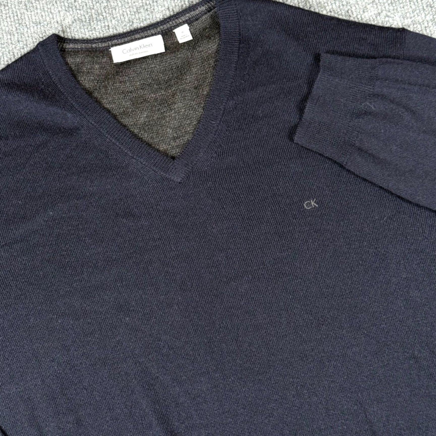Calvin Klein Calvin Klein Italian Merino Wool V-Neck Sweater Men XL Knit Pullover Blue Size US XL / EU 56 / 4 - 2 Thumbnail