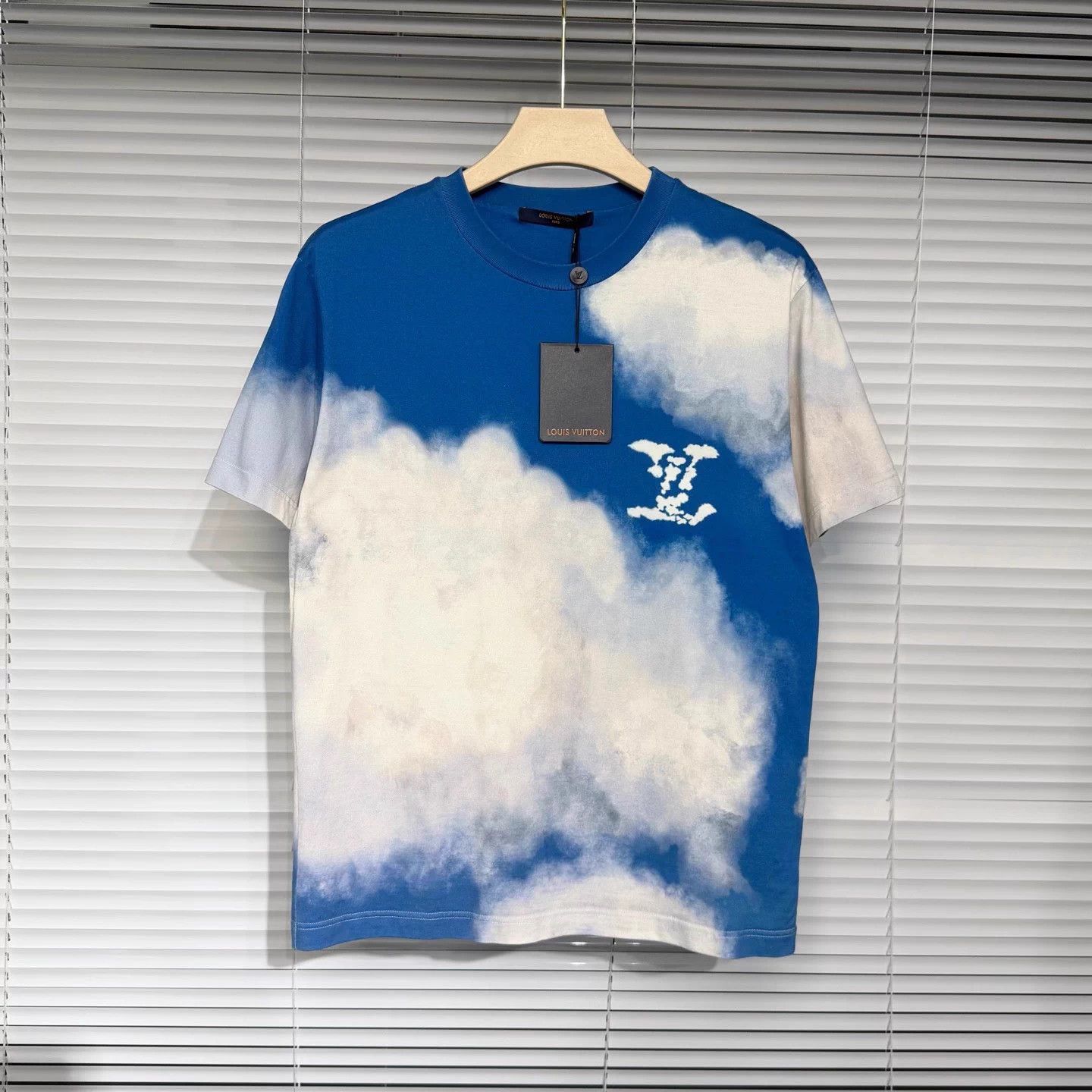 Louis Vuitton LV "Heaven on Earth" Blue Sky Print T-Shirt M Size US M / EU 48-50 / 2 - 1 Thumbnail