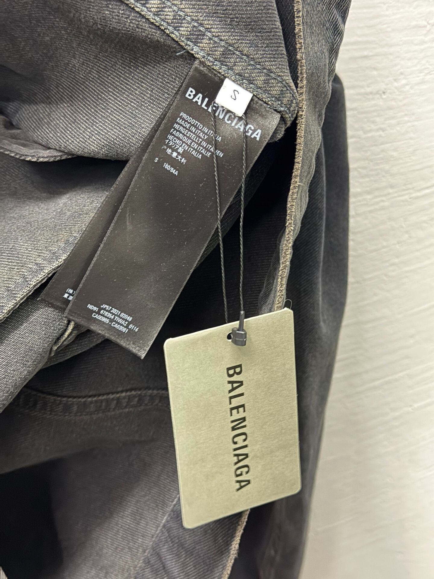Balenciaga balenciaga black spray logo denim jacket Size US S / EU 44-46 / 1 - 7 Thumbnail