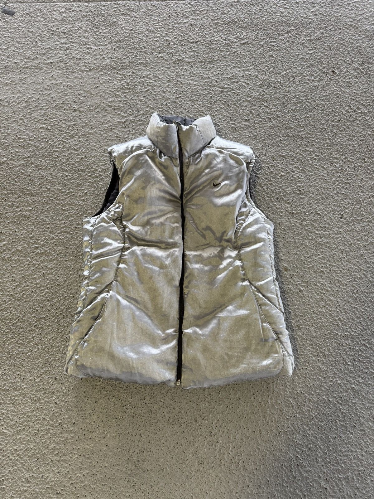 Nike VINTAGE 2000s NIKE PUFFER VEST REVERSIBLE BLACK & SILVER Size US M / EU 48-50 / 2 - 2 Thumbnail
