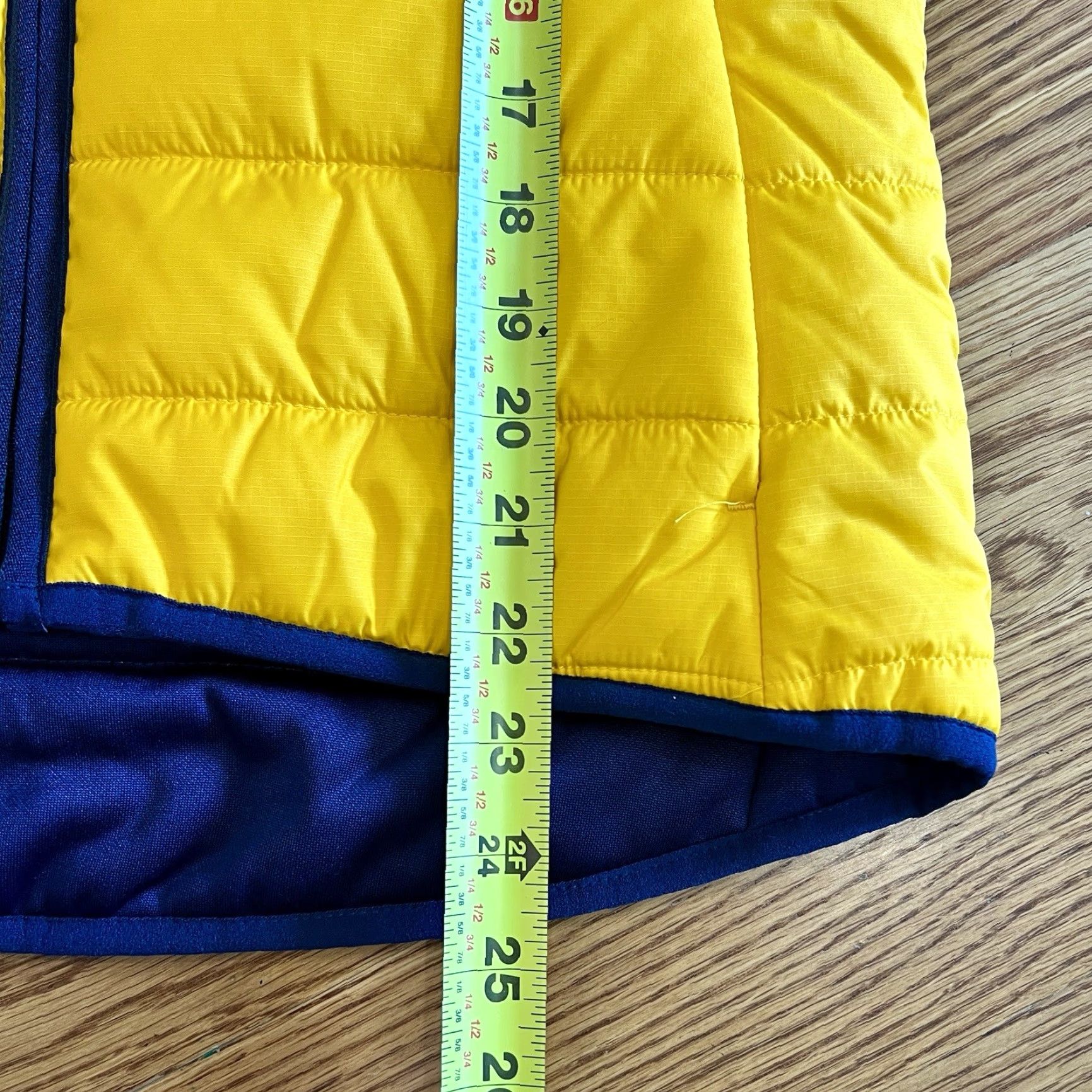 Nike Women's Nike WVU Reversible Puffer Vest Small Yellow Sports Outdoor Casual Size S / US 4 / IT 40 - 8 Thumbnail