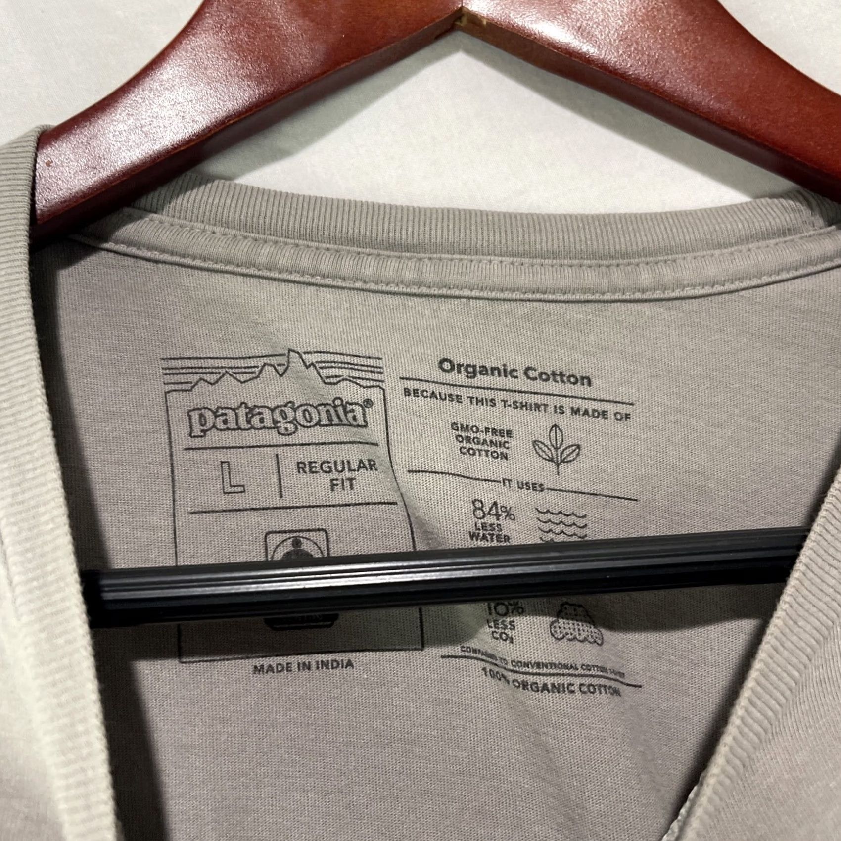 Patagonia Patagonia Shirt Mens Large Regular Fit Short Sleeve Outdoor Bear Logo Gray Flaws Size US L / EU 52-54 / 3 - 7 Thumbnail
