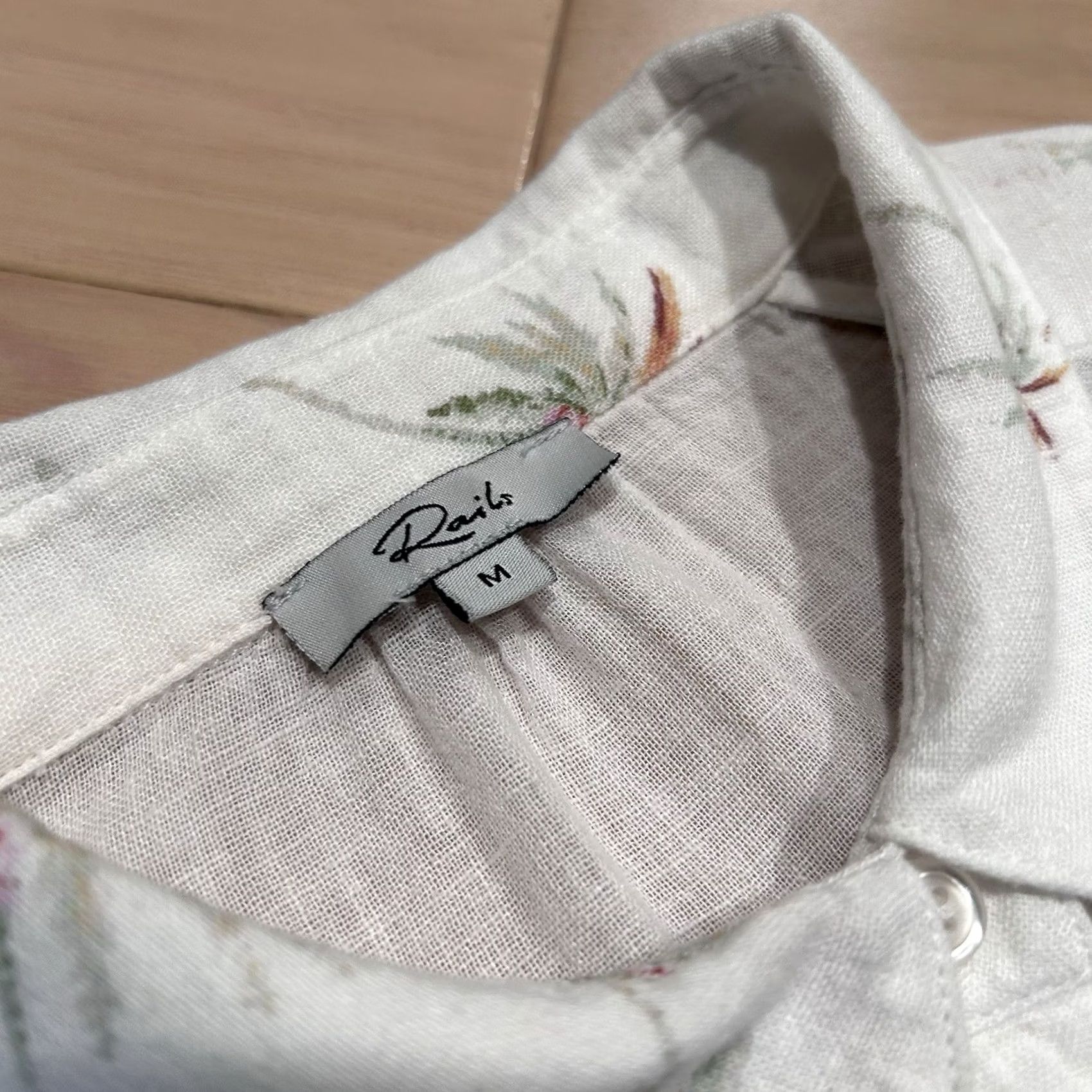 Rails VINTAGE Rails Nathalie White Palms Button Up Linen Blend Shirt Womens M White Palm Trees Long Sleeve Buttons Casual Breathable Easy Care Size M / US 6-8 / IT 42-44 - 3 Thumbnail