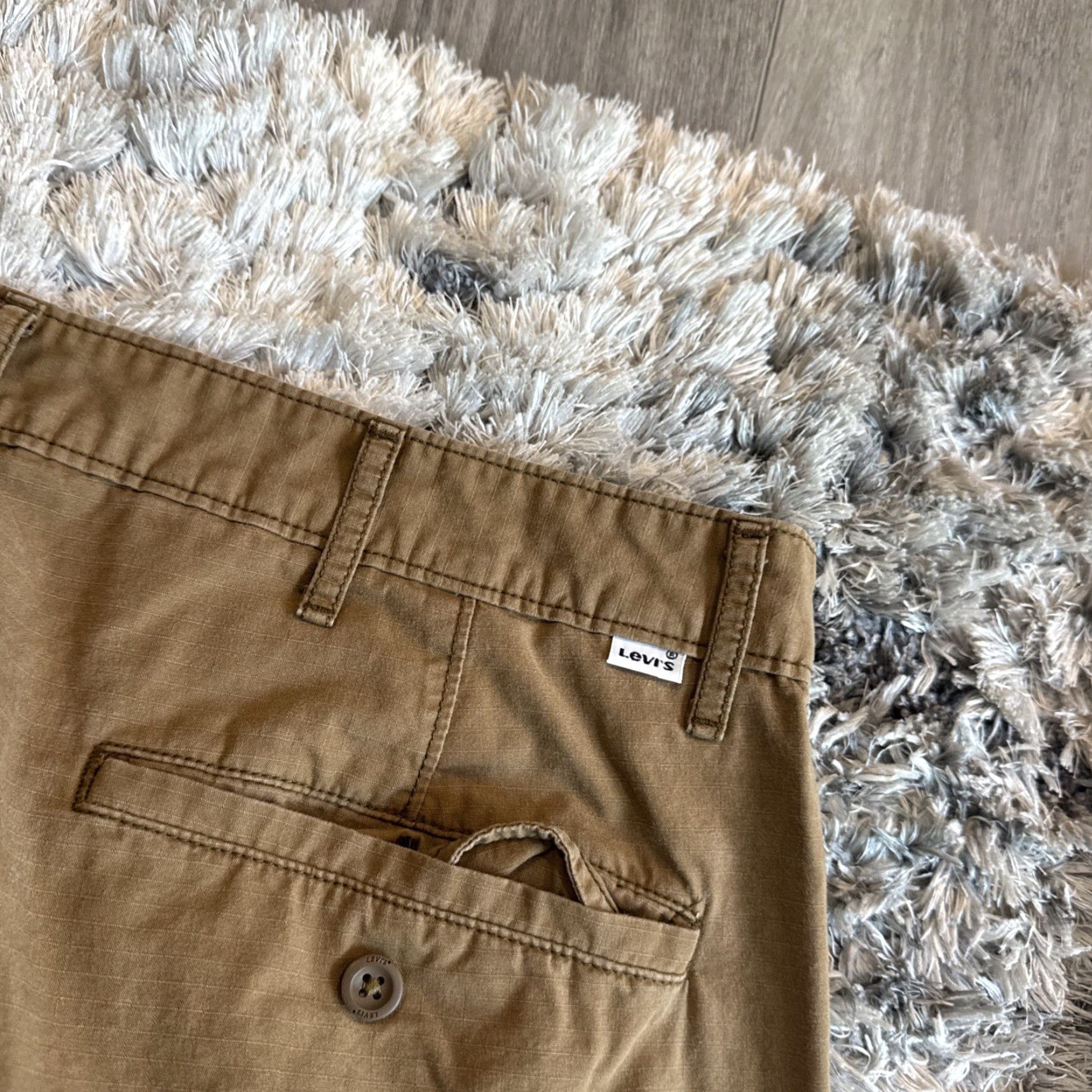 Levi's VINTAGE Levi's Cargo Shorts Men 38 Khaki Multi Pocket Casual Beige Y2K Rare Sz 38 Size US 38 / EU 54 - 7 Thumbnail