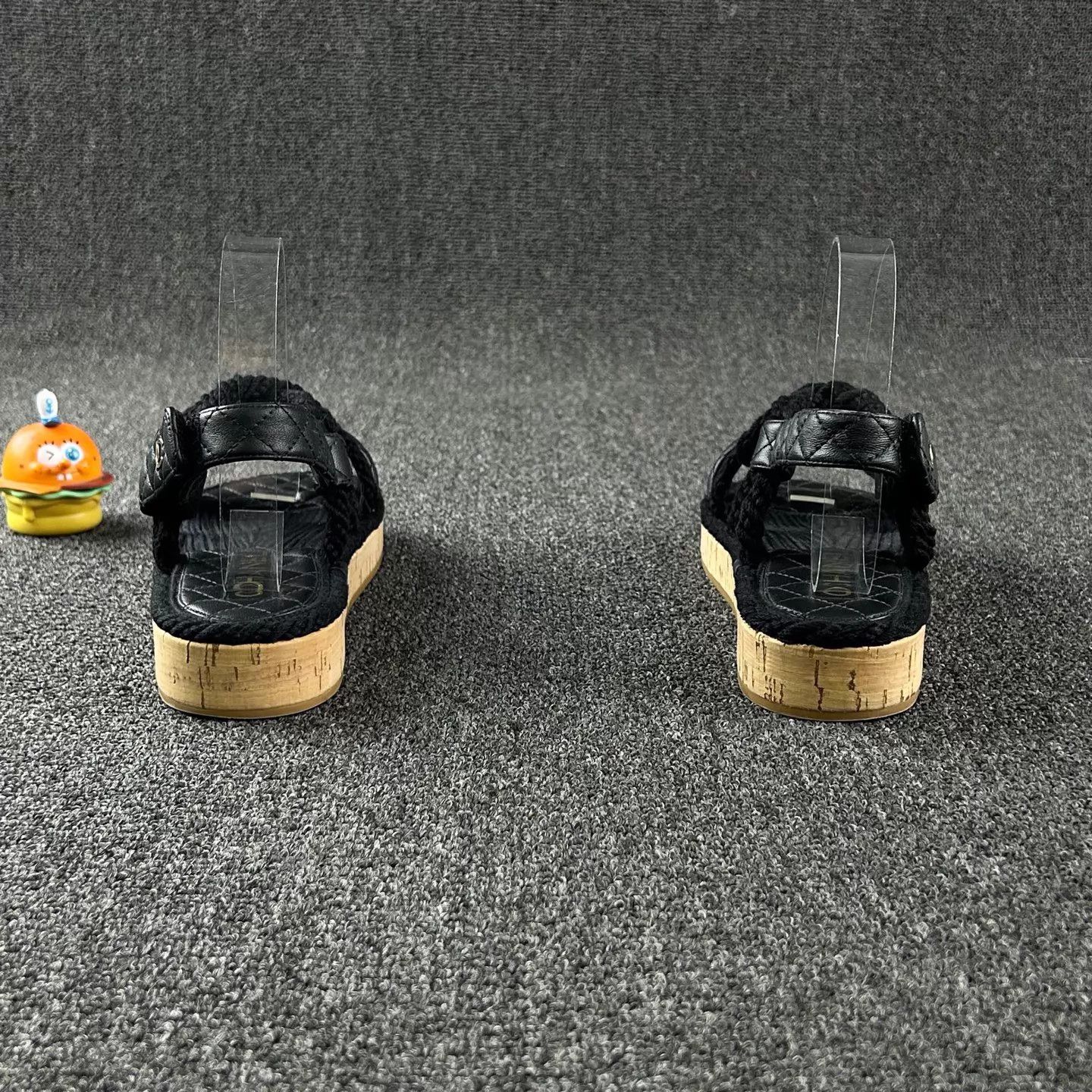 Chanel Chanel Black Woven Gold Logo Sandals EUR 38 Size US 7.5 / IT 37.5 - 5 Thumbnail