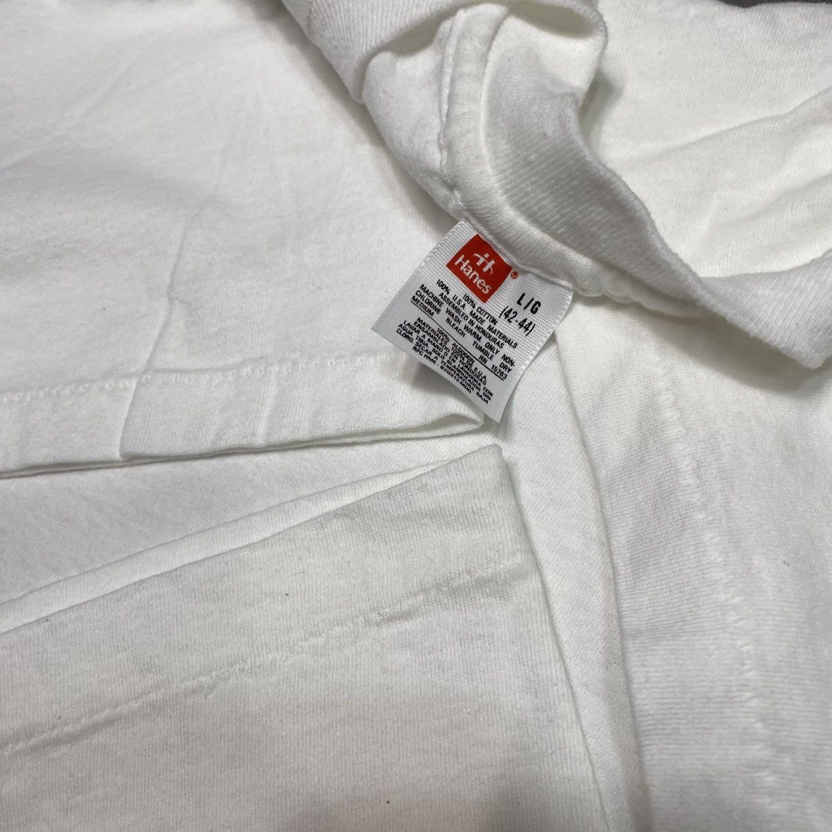 Vintage Vintage Hanes White Blank 90s Single Stitch Tshirt Size US L / EU 52-54 / 3 - 4 Thumbnail
