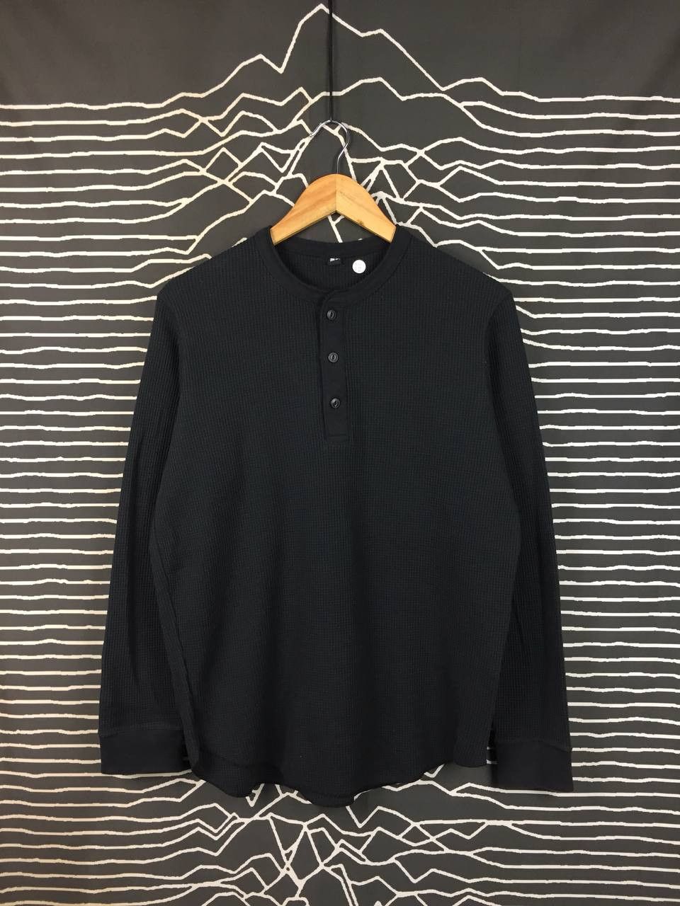 Uniqlo Uniqlo Waffle Knit Henley Long Sleeve Tee Size L Size US L / EU 52-54 / 3 - 2 Thumbnail
