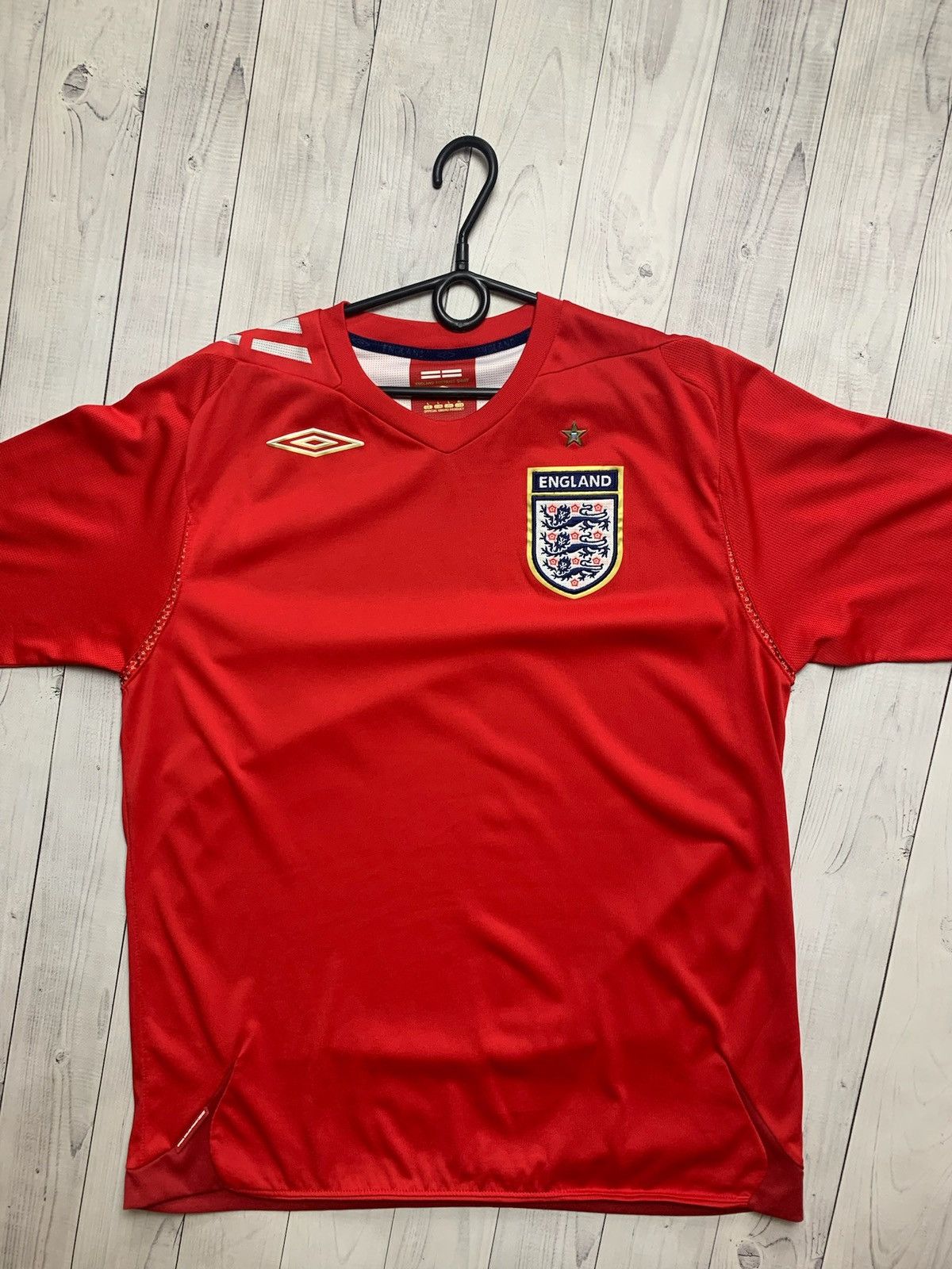 Umbro × Vintage Vintage Umbro England soccer jersey size L logo red Size US L / EU 52-54 / 3 - 2 Thumbnail