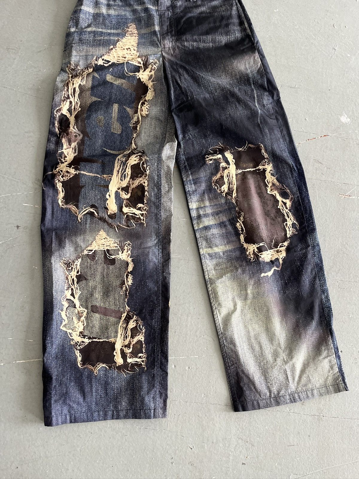 Heaven by Marc Jacobs Heaven by Marc Jacobs x Bladee Printed Denim Pants (unisex) Size US 28 / EU 44 - 6 Thumbnail