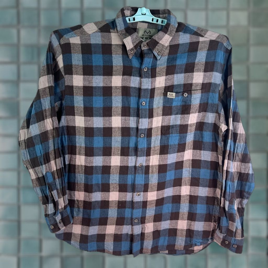 Realtree VINTAGE Realtree Plaid Flannel Button-Down Shirt Men XL Blue Long Sleeve Adult Regular Size XL Blue Plaid Outdoor Classic 90s Mens Size US XL / EU 56 / 4 - 1 Thumbnail