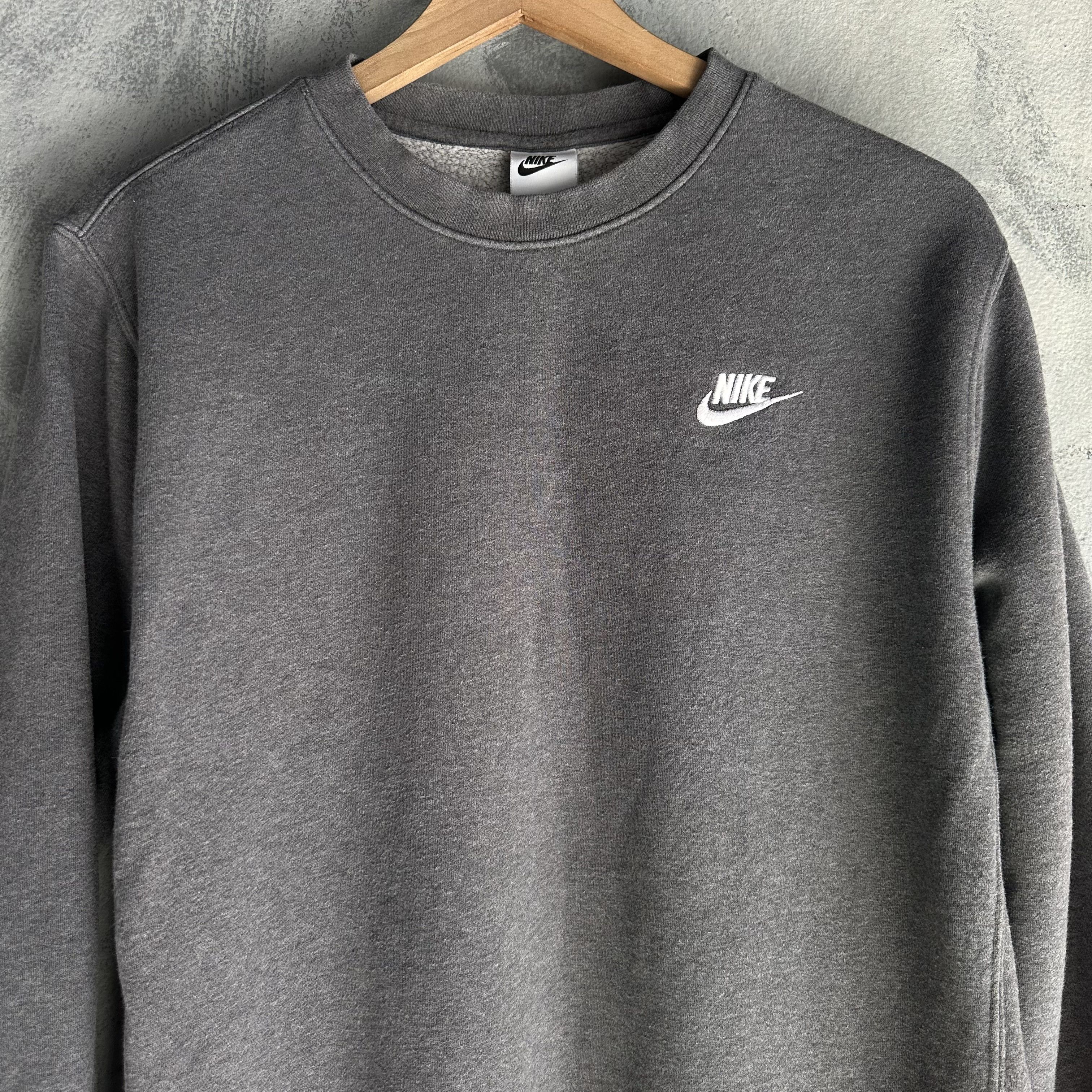 Nike Nike Mens Club Fleece Crewneck Sweatshirt Gray Swoosh Size US S / EU 44-46 / 1 - 2 Thumbnail