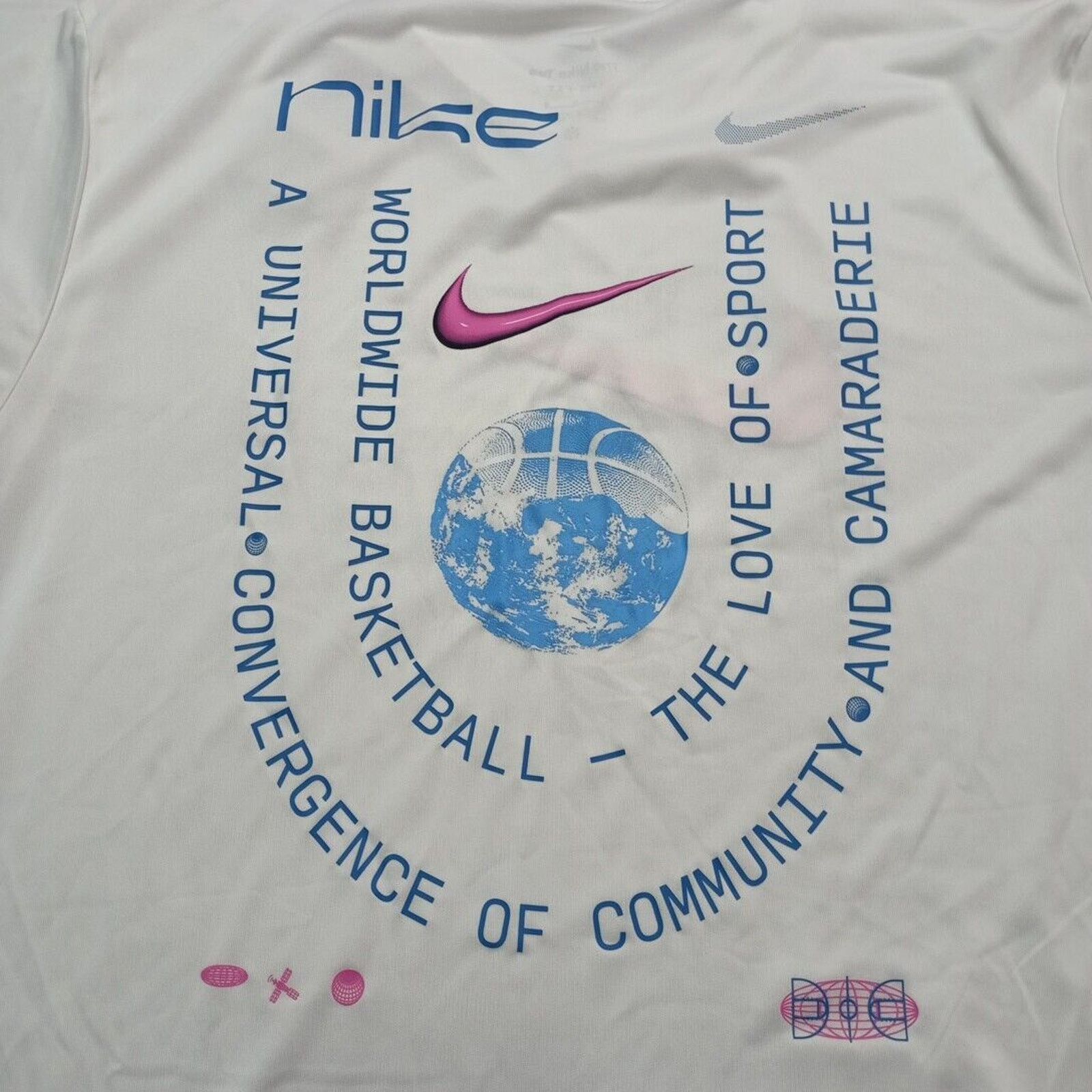 Nike Nike Basketball "Worldwide Wordsmith" T-Shirt Men's L White Size US L / EU 52-54 / 3 - 9 Thumbnail