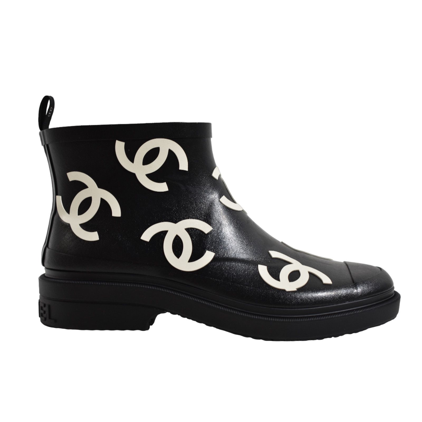 Chanel Chanel 23A Black White Logo Rubber CC Rain Boots 41 Size US 11 / IT 41 - 1 Thumbnail