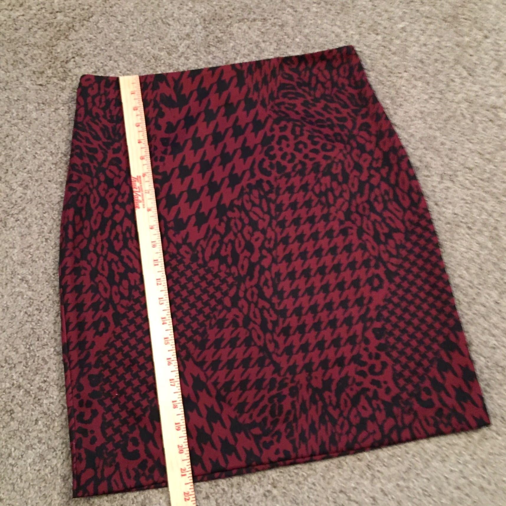 Vintage New York & Company Skirt M Red Animal Print Knee Length Pull Unlined Polyester Spandex Women Pencil Size 32" / US 10 / IT 46 - 5 Thumbnail