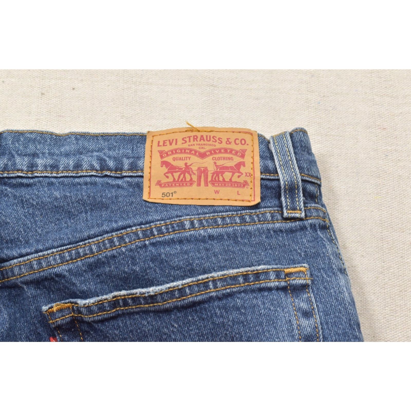 Levi's Levi's 501 Original Fit Jeans Men 30x32 Blue Stretch Denim Cotton Blend Regular Rise Mid 5-Pocket Button 1960s Style? Size US 30 / EU 46 - 5 Thumbnail