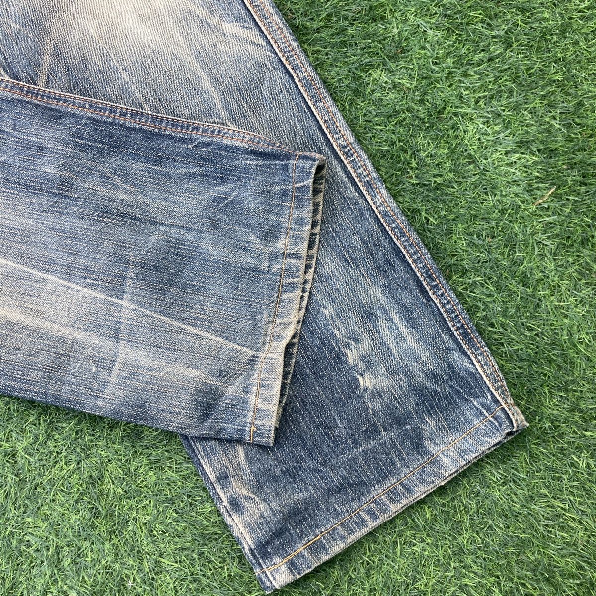Edwin DISTRESSED EDWIN 503 FLARED JEANS Size US 29 - 6 Thumbnail