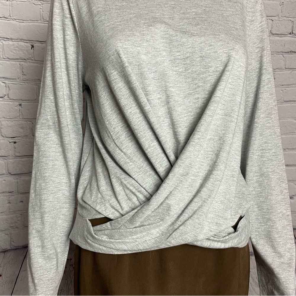 Other NWT New Frayed Romi Twist Front Tie Back Crop Grey Top Size Size L / US 10 / IT 46 - 5 Thumbnail