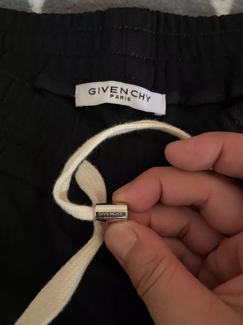 Givenchy Givenchy SizeS Shorts, Stylish When Worn, Comfortable Fabri Size US 29 - 2 Thumbnail