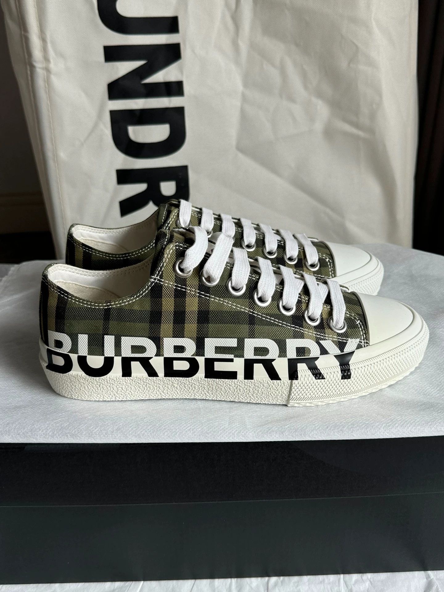Burberry Burberry Vintage Check Military Green Sneakers Size 35 Size US 4.5 / IT 34.5 - 3 Thumbnail