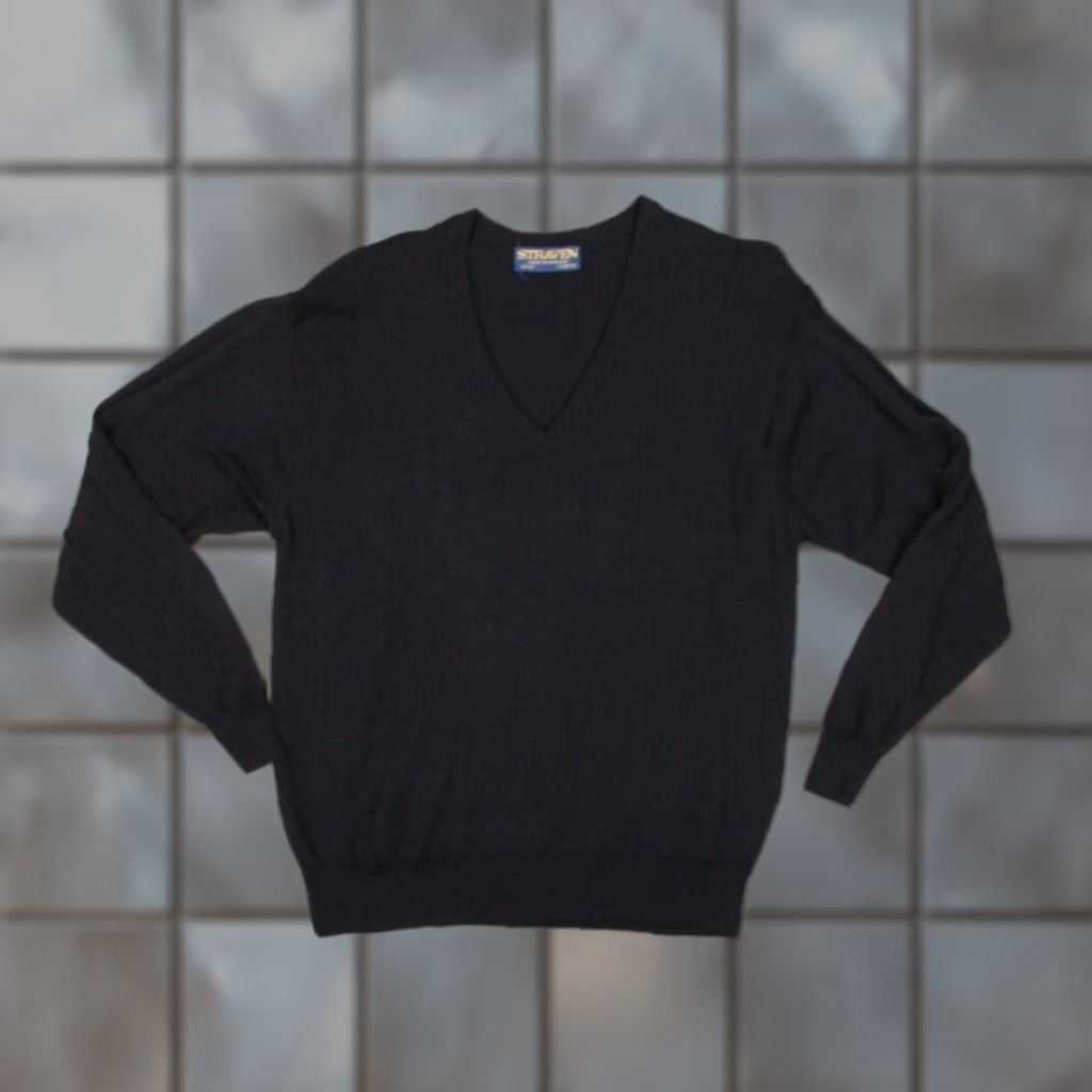 Vintage Straven Mens Large V Neck Wool Sweater Black Lightweight Pullover Long Sleeve Made in England Size US L / EU 52-54 / 3 - 1 Thumbnail
