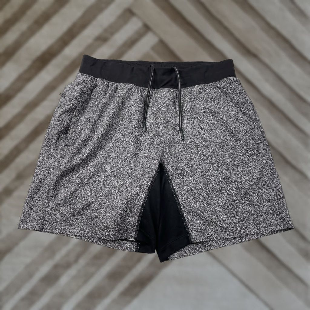 Lululemon Lululemon Men Athletic Shorts Size L Gray Black Heathered Speckled Multicolor Size US 33 - 1 Thumbnail