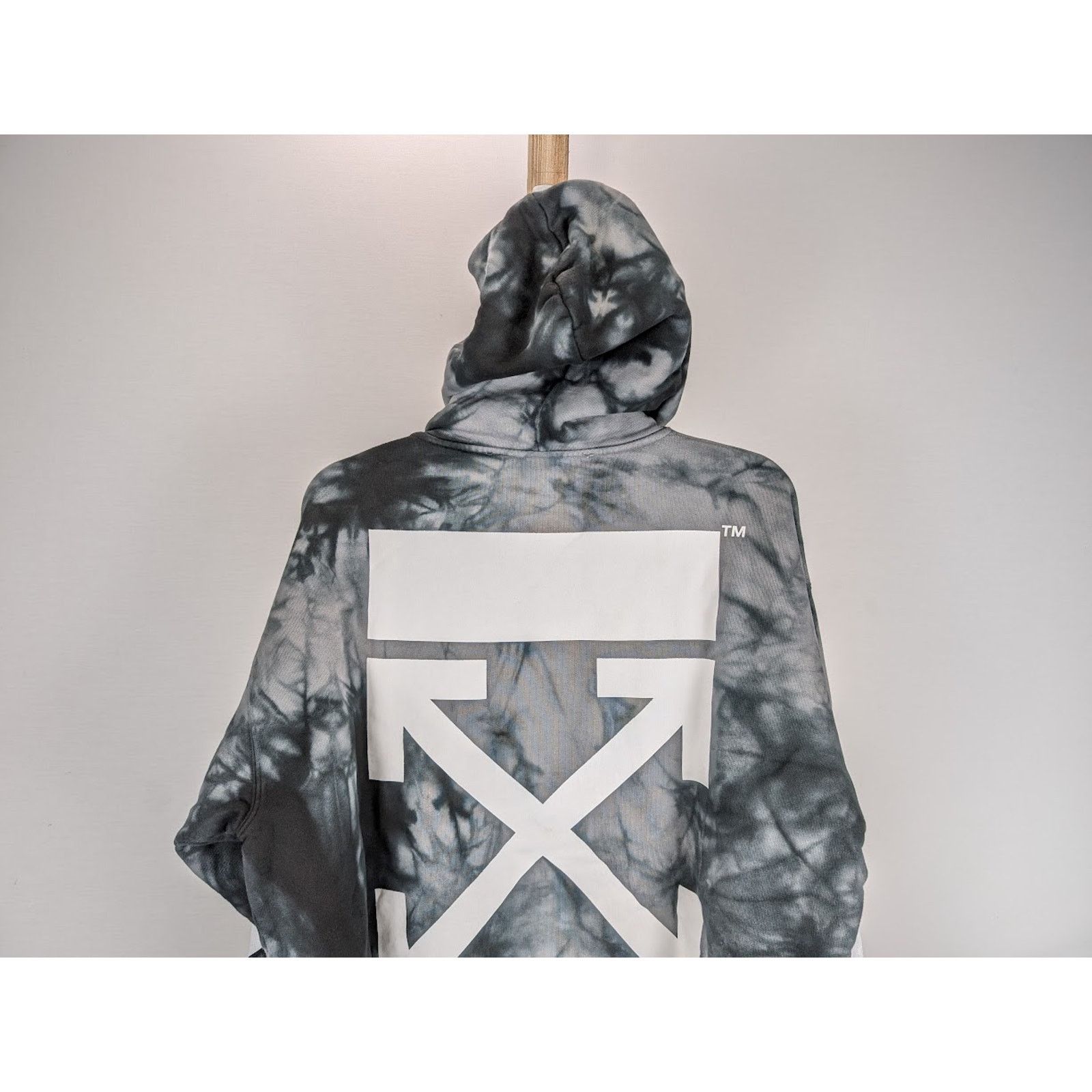Off-White o1rshd1 Diag Arrow Tie Dye Skate Hoodie in Warm Grey Size US XS / EU 42 / 0 - 15 Thumbnail