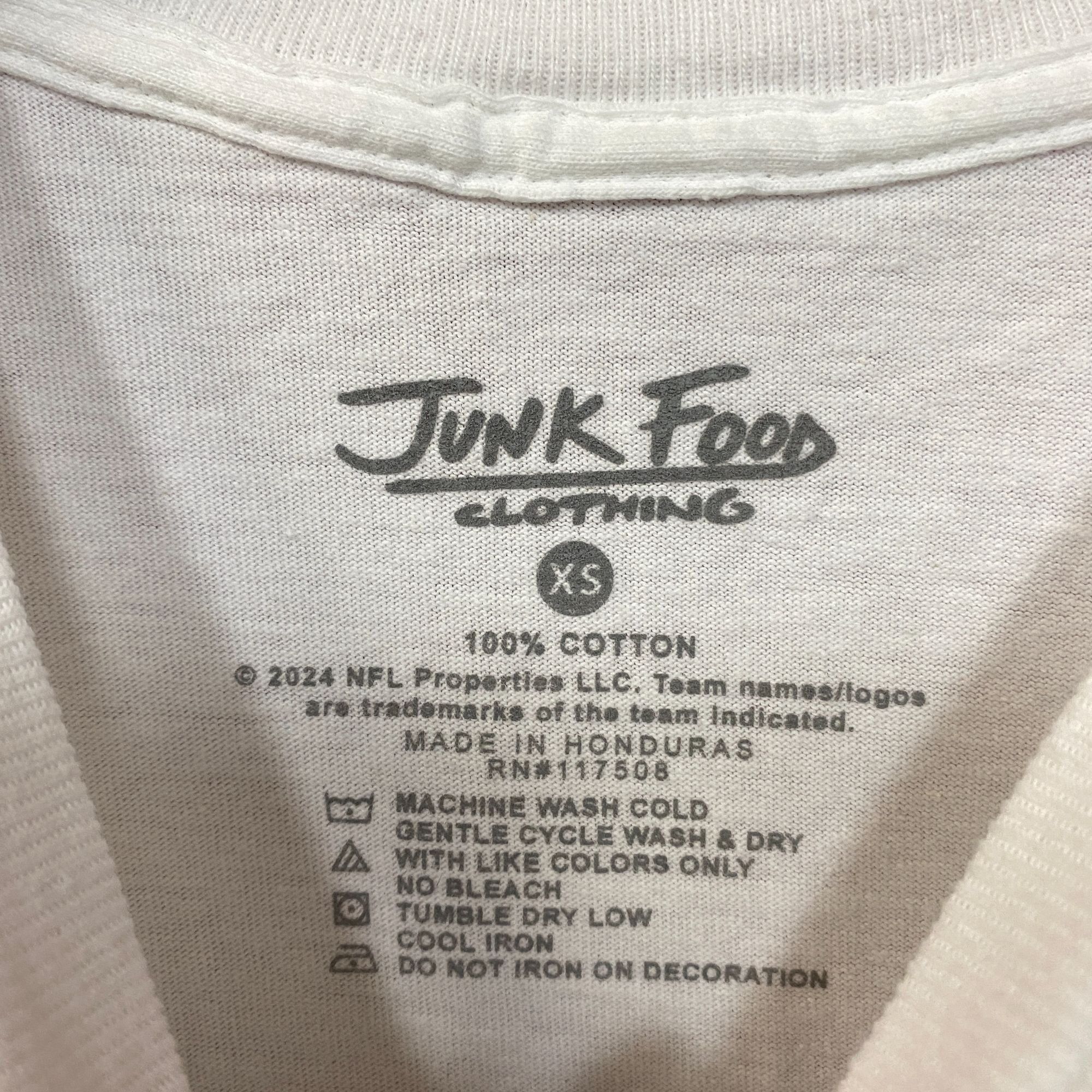Junk Food NFL Junk Food Buffalo Bills White Shirt Helmet Logo XS Size US XS / EU 42 / 0 - 4 Thumbnail