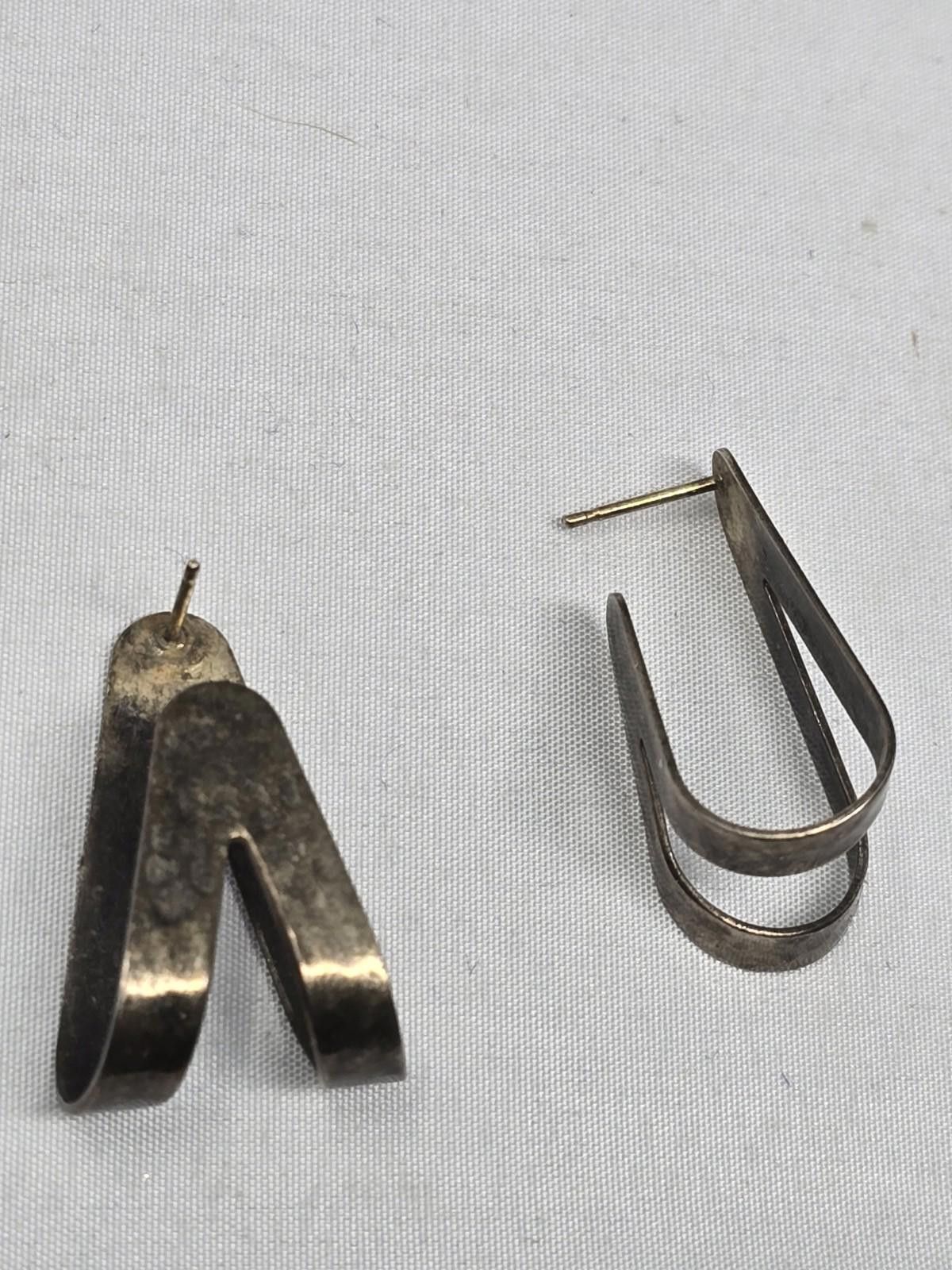 Sterling Silver Vtg STERLING Silver Hammered Geometric V Hoop Earrings Size ONE SIZE - 2 Thumbnail