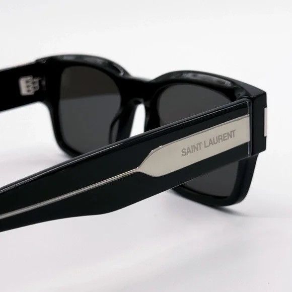 Yves Saint Laurent New Sunglasses SAINT LAURENT SL617 001 SQUARE BLACK Size ONE SIZE - 4 Thumbnail