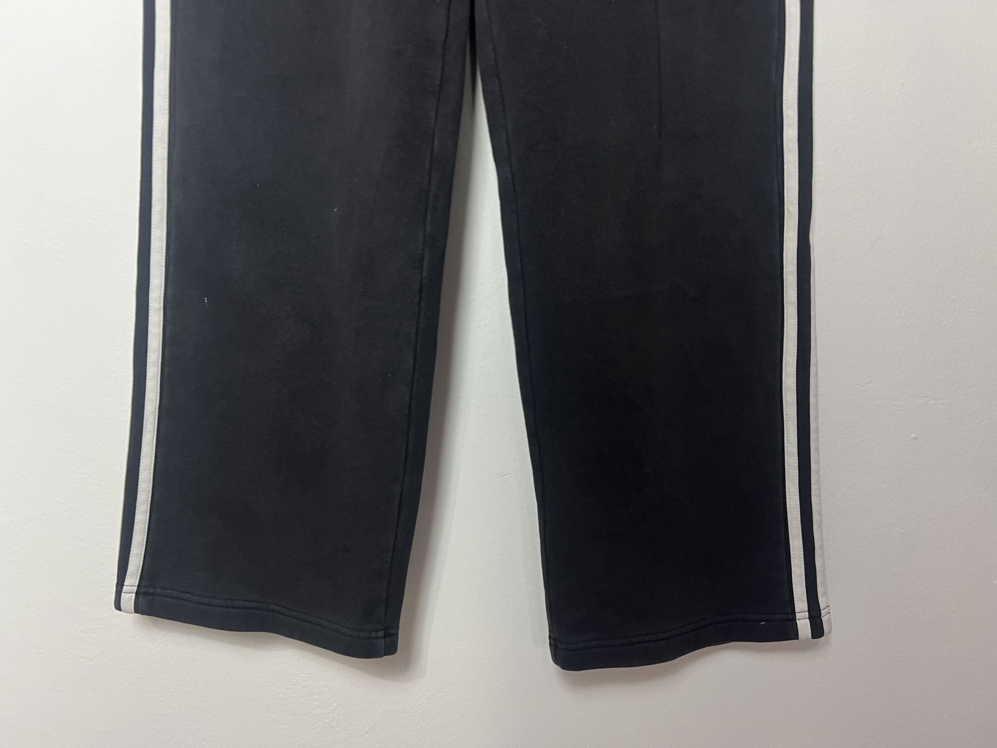 Adidas ADIDAS PRIMEGREEN ESSENTIAL WARM UP STRIPES TRACK PANT Size US 33 - 5 Thumbnail