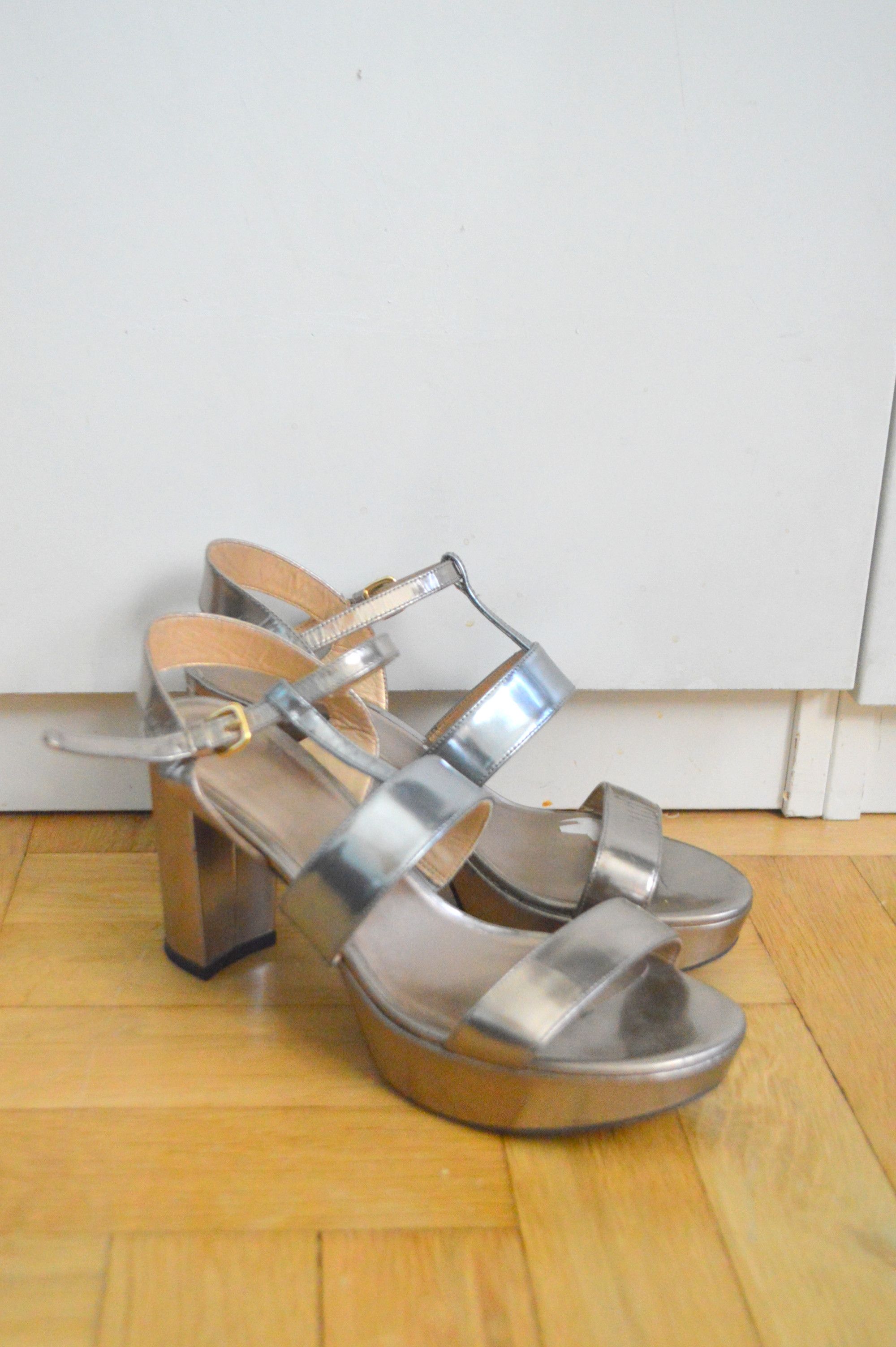 Stuart Weitzman Stuart Weitzman Luxury Shoes, 38 Heels, Premium Sandals Size US 7 / IT 37 - 1 Thumbnail
