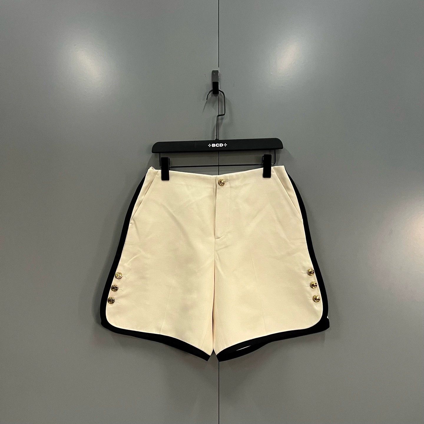 Gucci Gucci gold-buttoned suit shorts Size 40" / US 18 - 1 Thumbnail