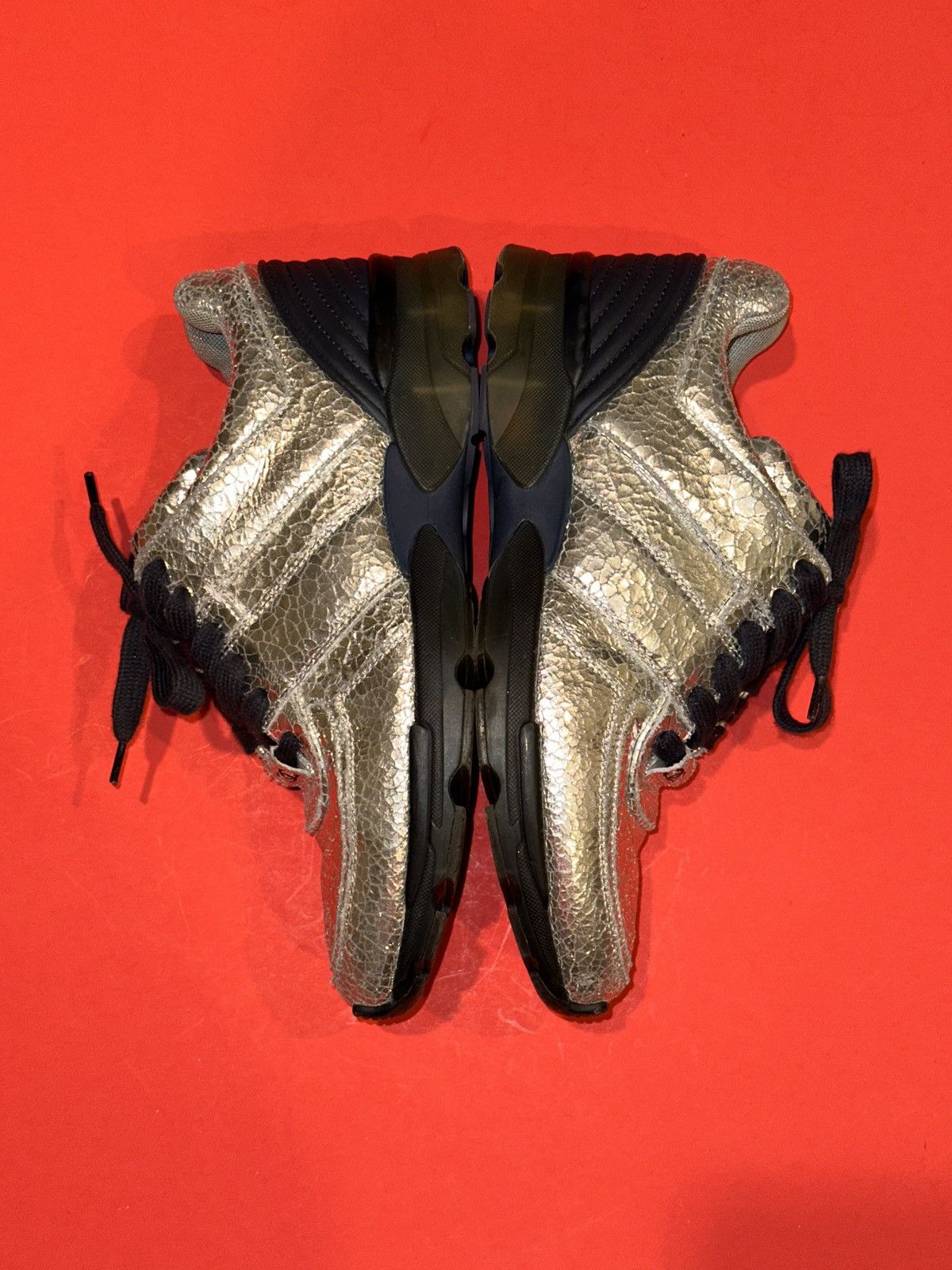 Chanel Chanel Silver Texture Leather CC Low Top Sneakers READ FLAWS Size US 8 / IT 38 - 7 Thumbnail