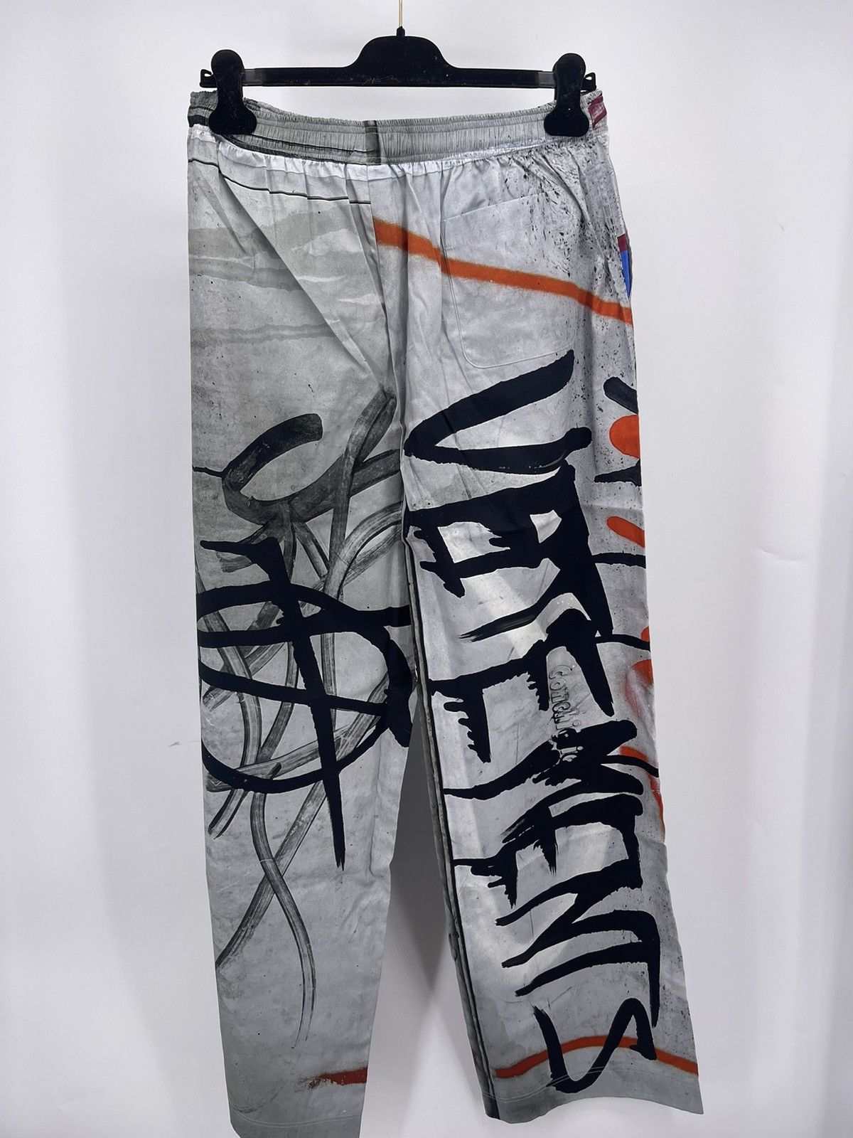Vetements Vetements Graffiti Pants size M Size US 32 / EU 48 - 3 Thumbnail