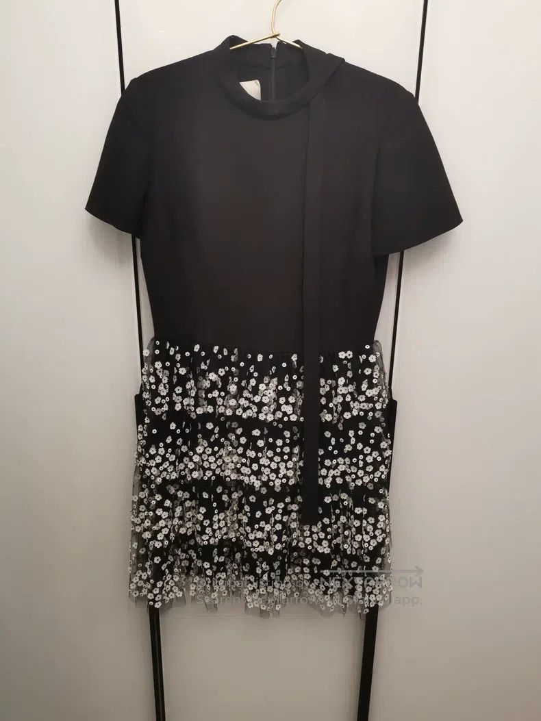 Valentino Valentino Short-sleeved dress Size M / US 6-8 / IT 42-44 - 1 Thumbnail