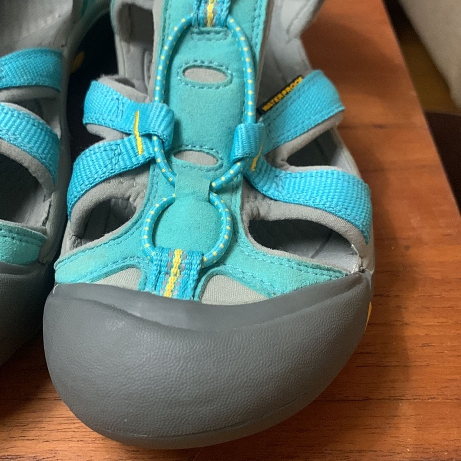 KEEN Keen NWOT sport sandals turquoise watershoes watersandals Size US 5 / IT 35 - 2 Thumbnail