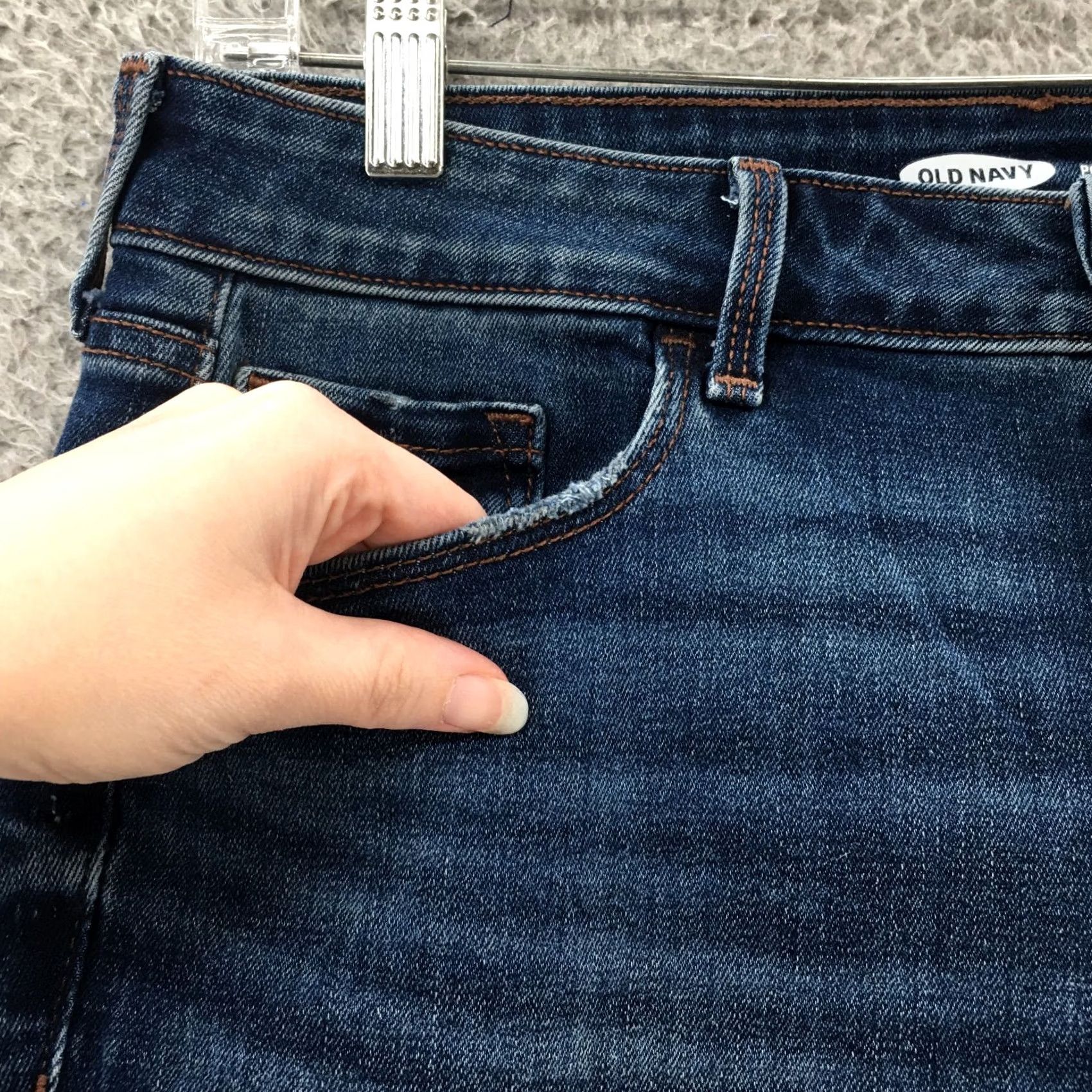 Old Navy Old Navy Skinny Jeans Womens 10 Blue Denim Mid Rise Dark Wash Zip Jeans Womens 10 Regular Zip 5-Pocket Denim Blue Leather? Size 32" / US 10 / IT 46 - 6 Thumbnail