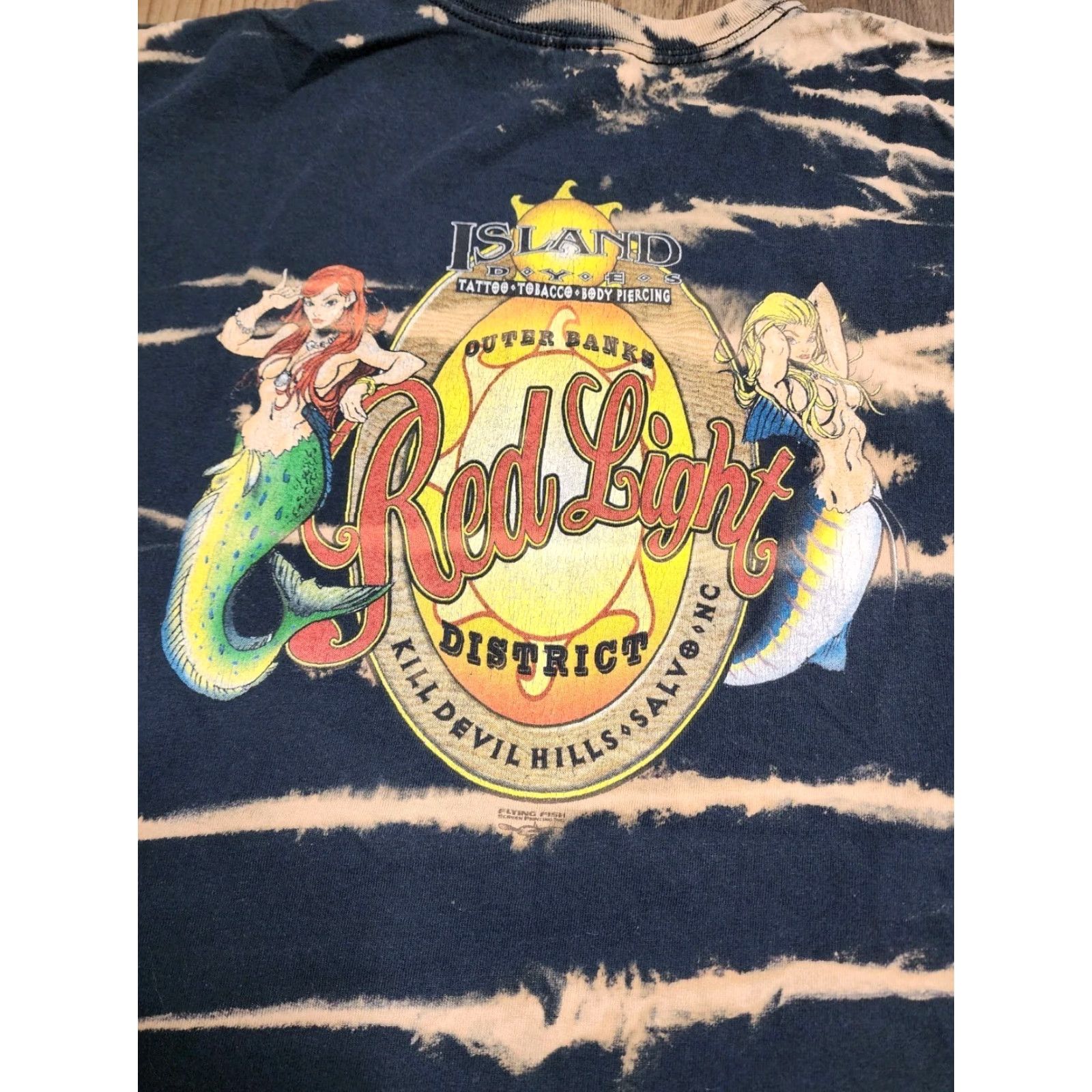 Gildan VINTAGE Gildan Mens XL T-Shirt Black Bleach Light District Outer Banks NC Distressed Short Sleeve Crew Neck Size US XL / EU 56 / 4 - 2 Thumbnail