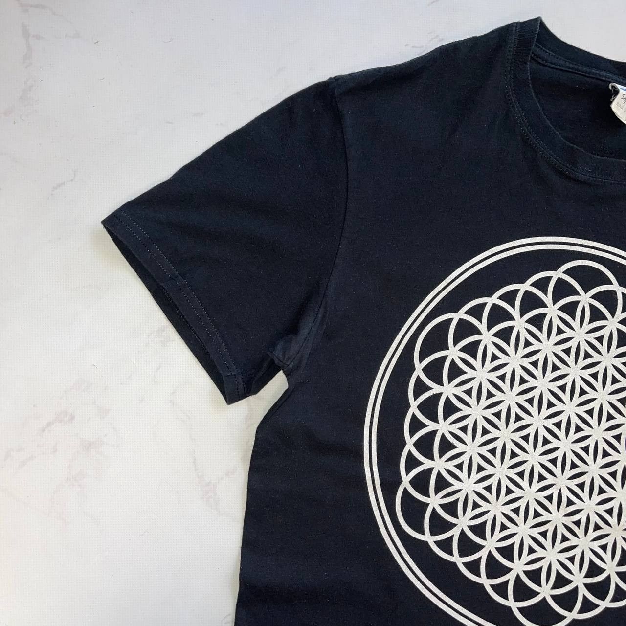Vintage Vintage Band tees Bring me the horizon Tshirt rock band size Size US L / EU 52-54 / 3 - 7 Thumbnail