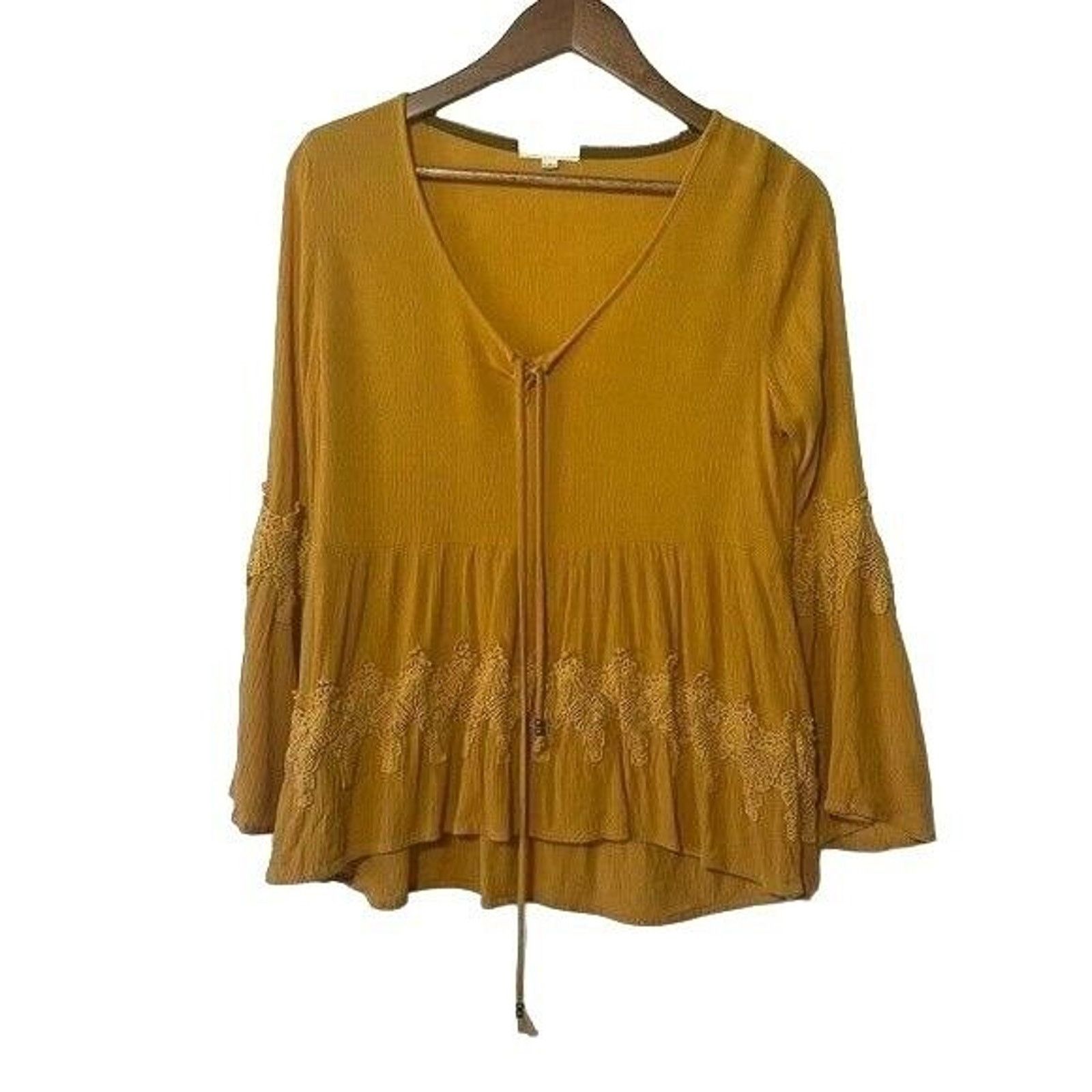 Other Taylor & Sage Women's Bell Sleeve Tie V-Neck Shirt Small Size S / US 4 / IT 40 - 1 Thumbnail