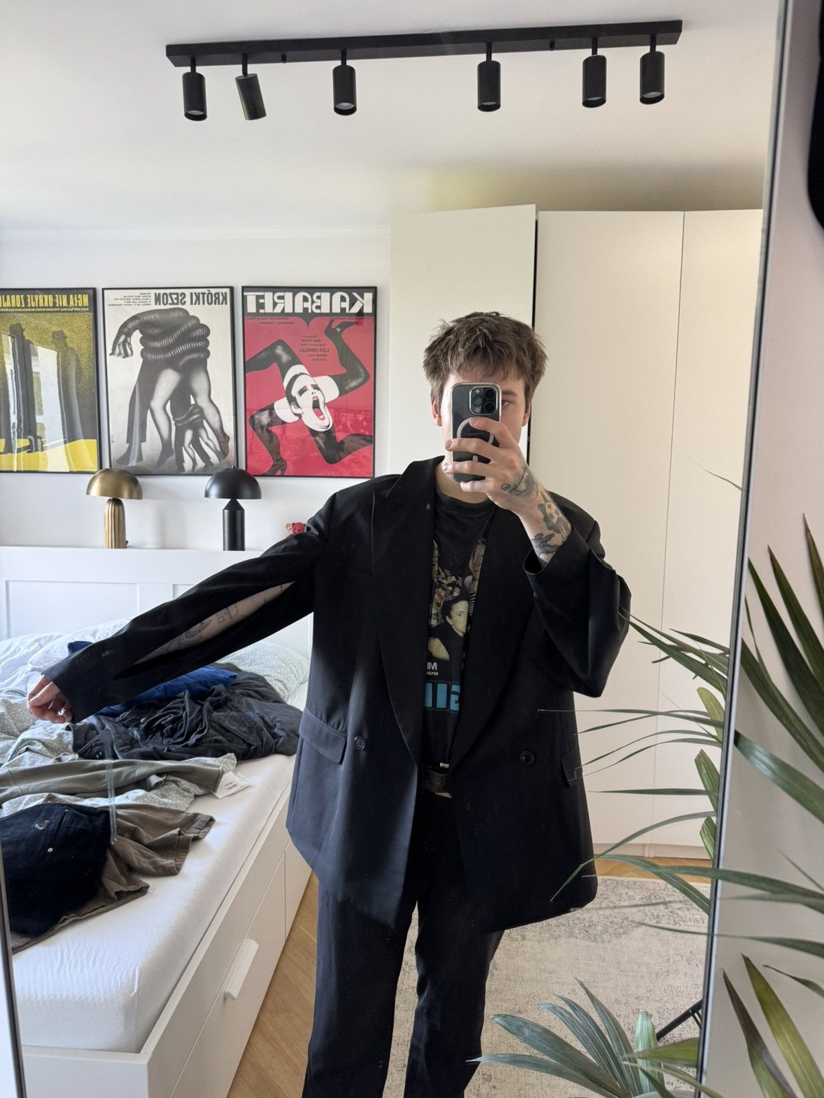 Vetements Vetements AW20 Anarchy Black Sleeve Split Blazer Jacket Rare Size US M / EU 48-50 / 2 - 12 Thumbnail