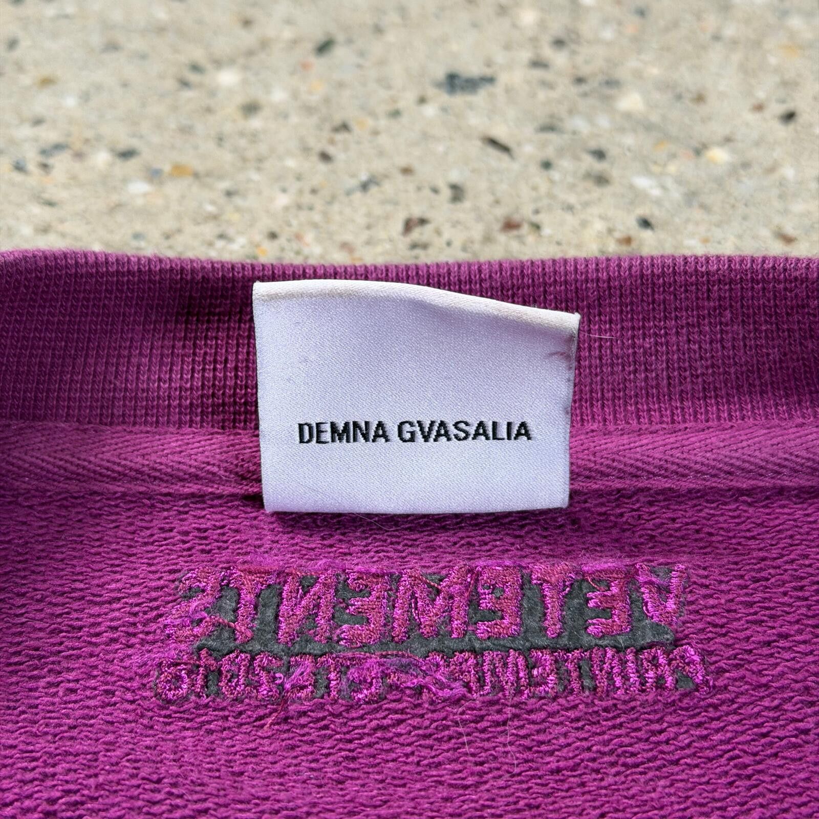 Vetements Vetements Asymmetric Sweater Size US S / EU 44-46 / 1 - 11 Thumbnail
