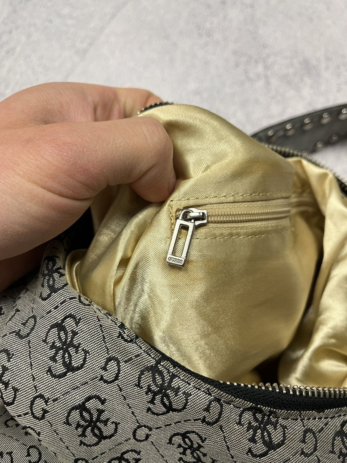 Guess Vintage Guess Monogram Y2K Shoulder Bag Hype Streetwear Size ONE SIZE - 14 Thumbnail