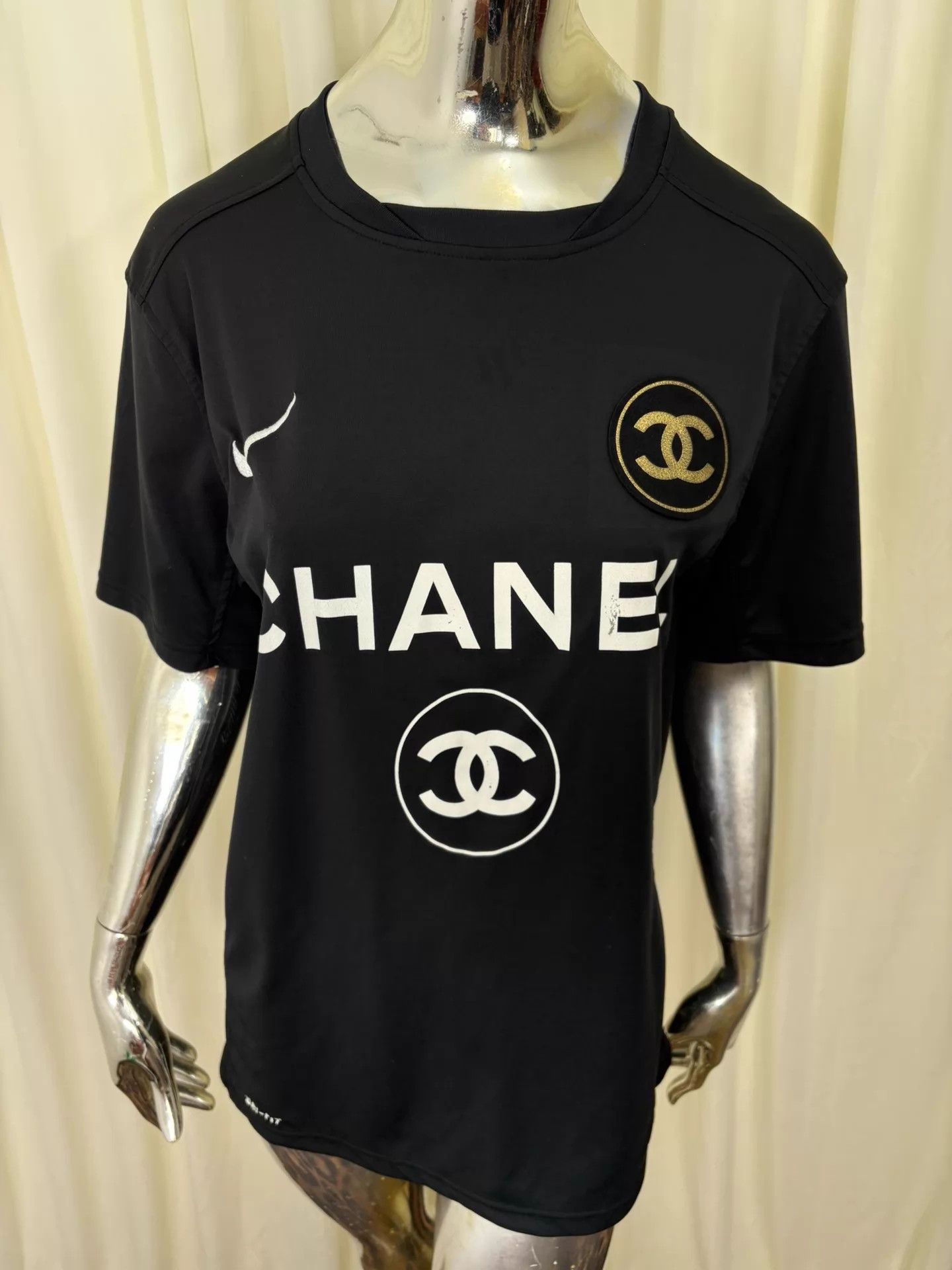 Chanel Vintage Chanel x Nike Japan Limited Short Sleeve T-Shirt XL Size US XL / EU 56 / 4 - 3 Thumbnail
