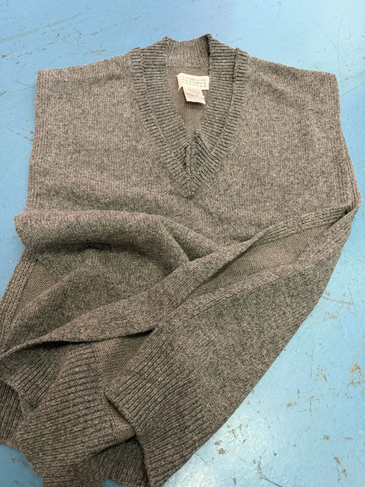 Maison Margiela SI1TH0001 MARGIELA V NECK WOOL VEST Size US XL / EU 56 / 4 - 4 Thumbnail