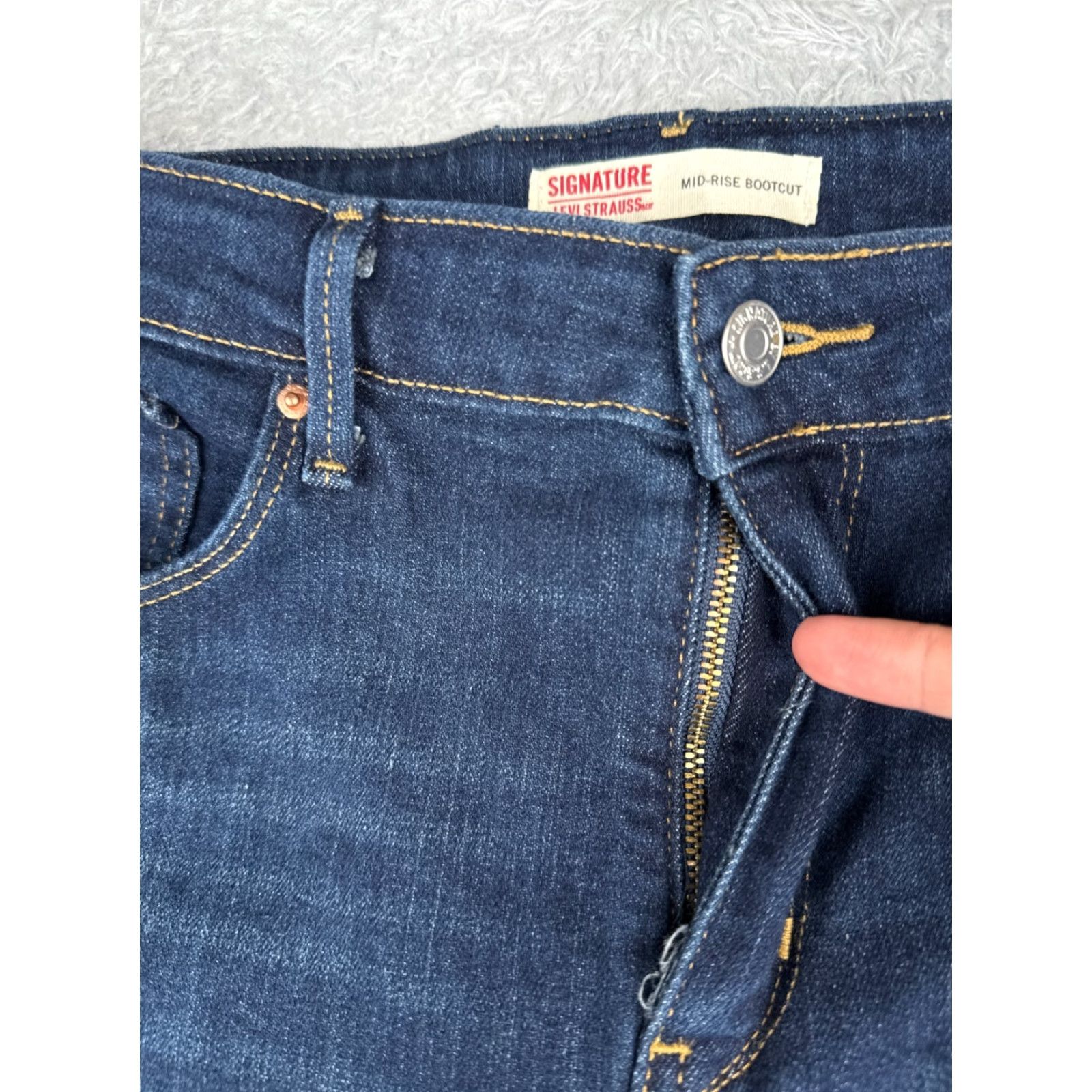 Levi's Levi's 500 Jeans Women Regular Bootcut Mid Rise 33x32 Denim Cotton Blue 16 Comfortable Pockets Distressed Solid Vintage No N/A Size 38" / US 16 / IT 52 - 5 Thumbnail