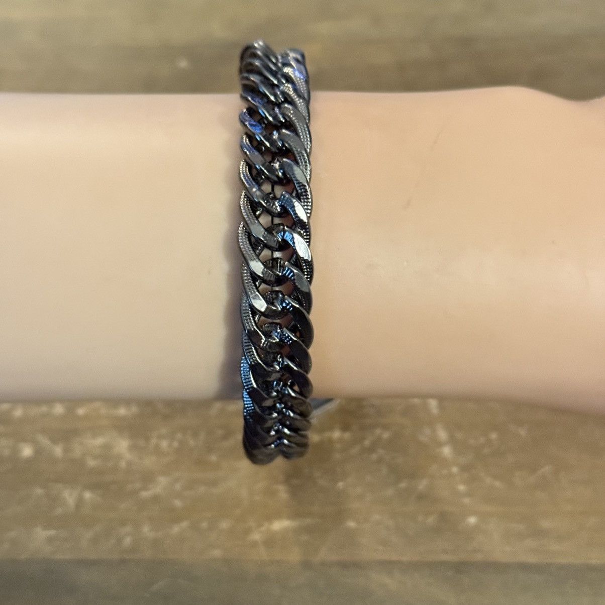 Banana Republic Banana Republic gunmetal cut link chain bangle bracelet Size ONE SIZE - 3 Thumbnail