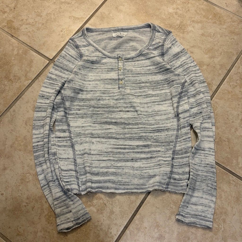 Aeropostale Aeropostale vintage y2k style cute slim fit shirts size xs Size XS / US 0-2 / IT 36-38 - 1 Thumbnail