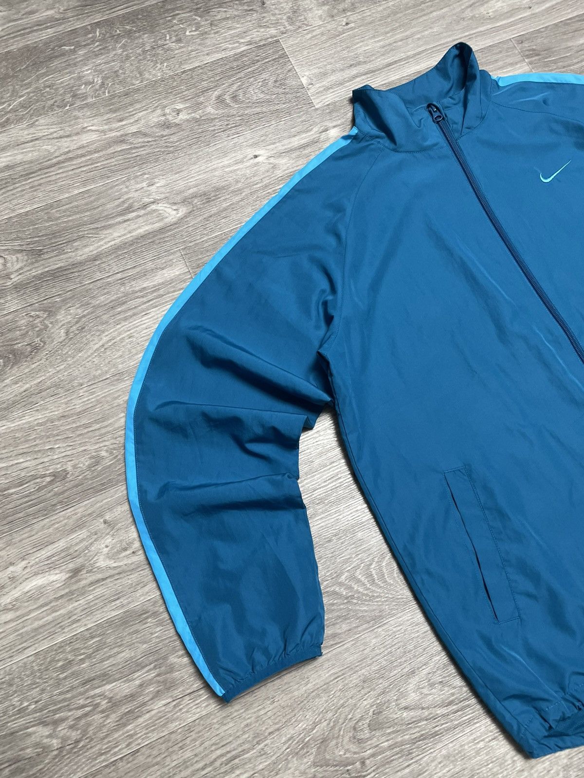 Nike Vintage Nike Blue Swoosh Logo Truck Jacket Y2K Size US L / EU 52-54 / 3 - 4 Thumbnail